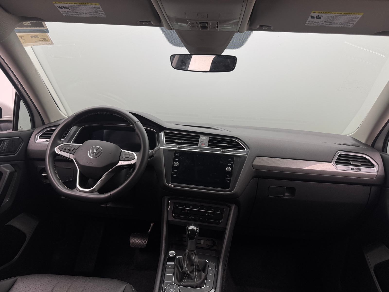 Thumbnail: 2023 Volkswagen Tiguan - 3