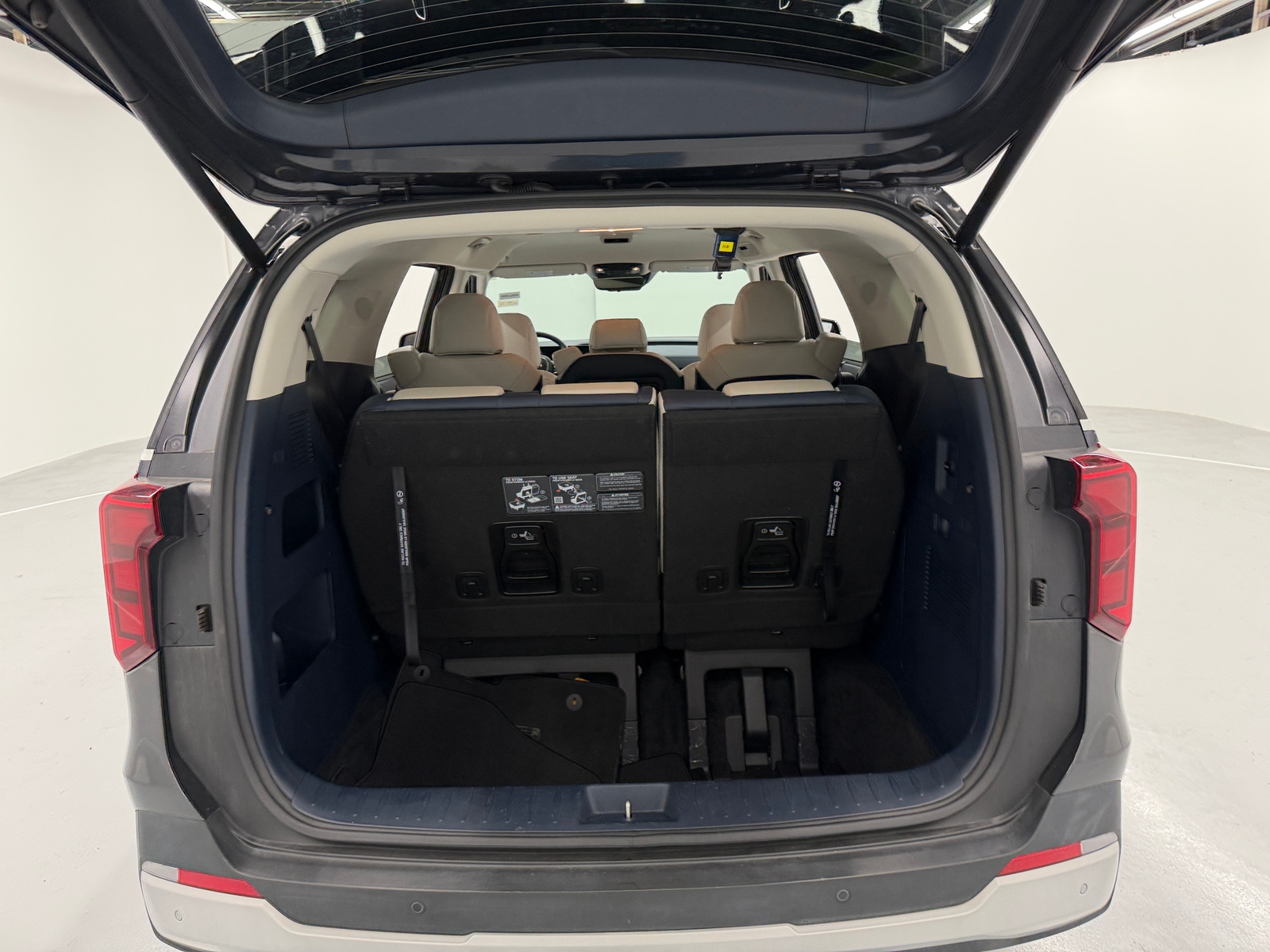 Thumbnail: 2025 Kia Carnival - 6