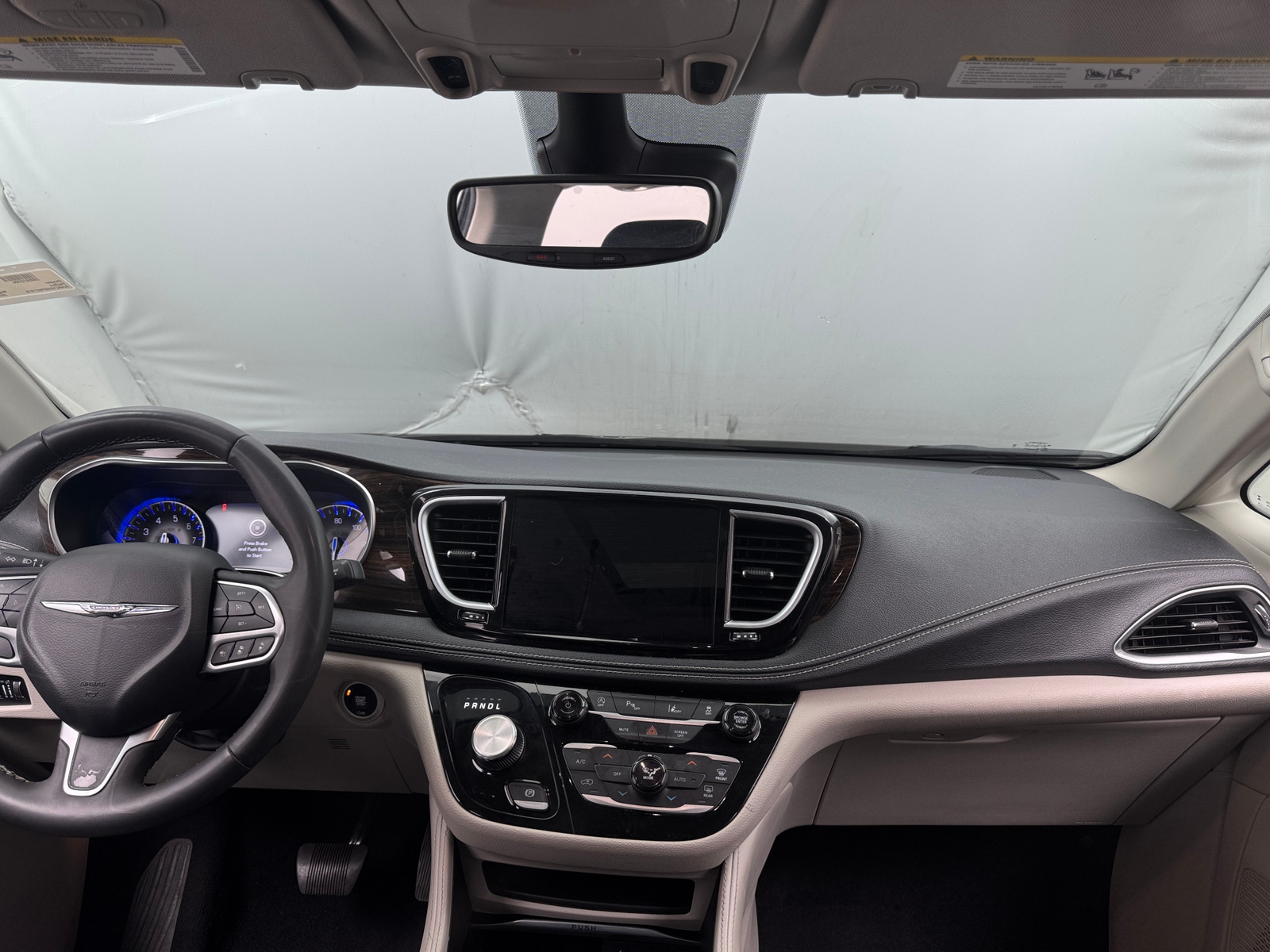Thumbnail: 2023 Chrysler Pacifica - 3