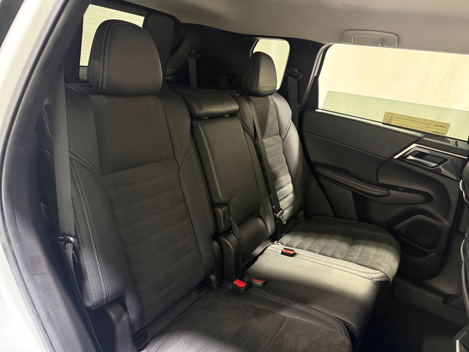 Thumbnail: 2023 Mitsubishi Outlander - 5