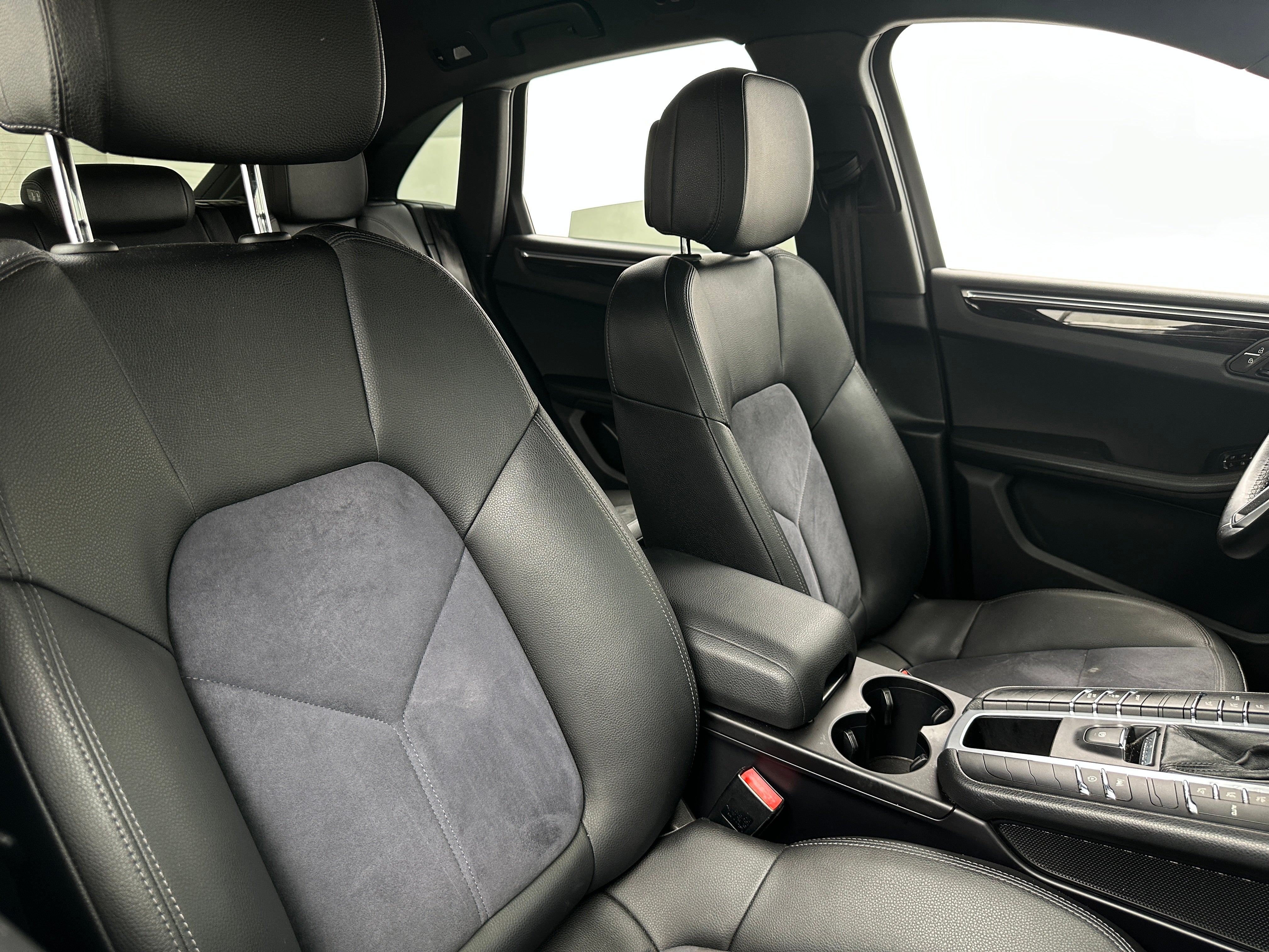 2021 Porsche Macan Base