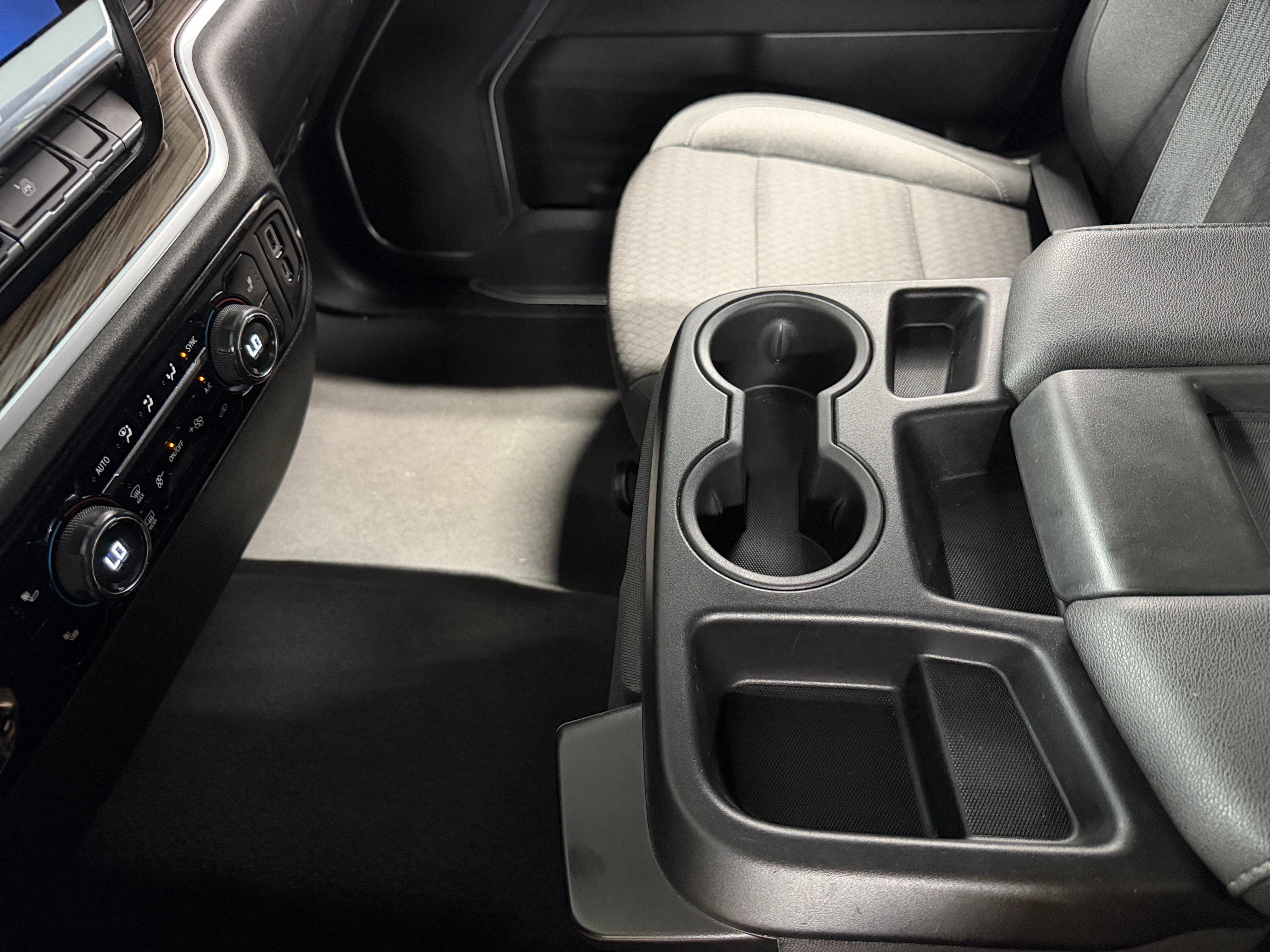 2024 Chevrolet Silverado 1500 LT - Photo 2