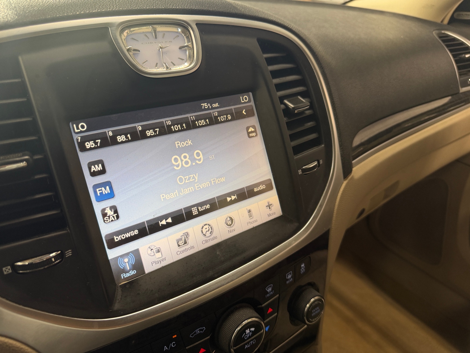 Thumbnail: 2011 Chrysler 300 - 4