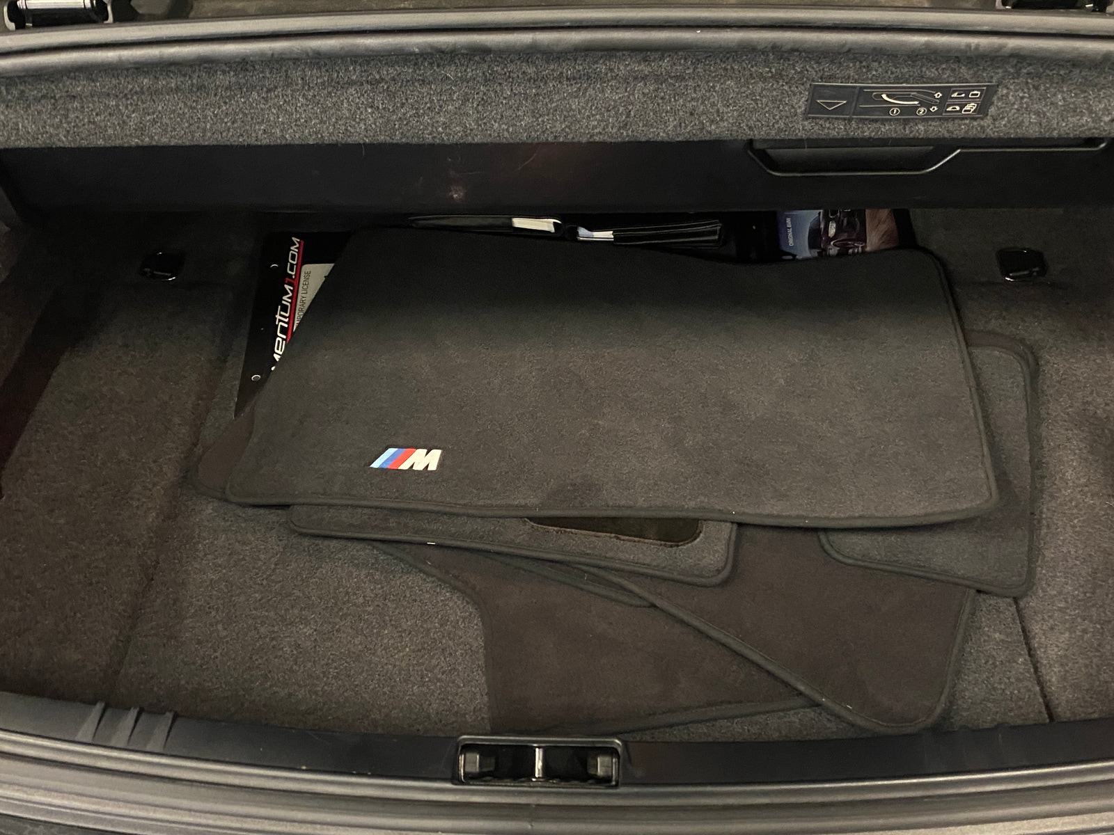 Thumbnail: 2010 BMW M6 - 6