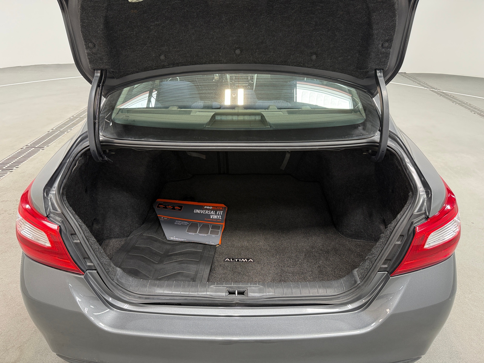 Thumbnail: 2017 Nissan Altima - 7
