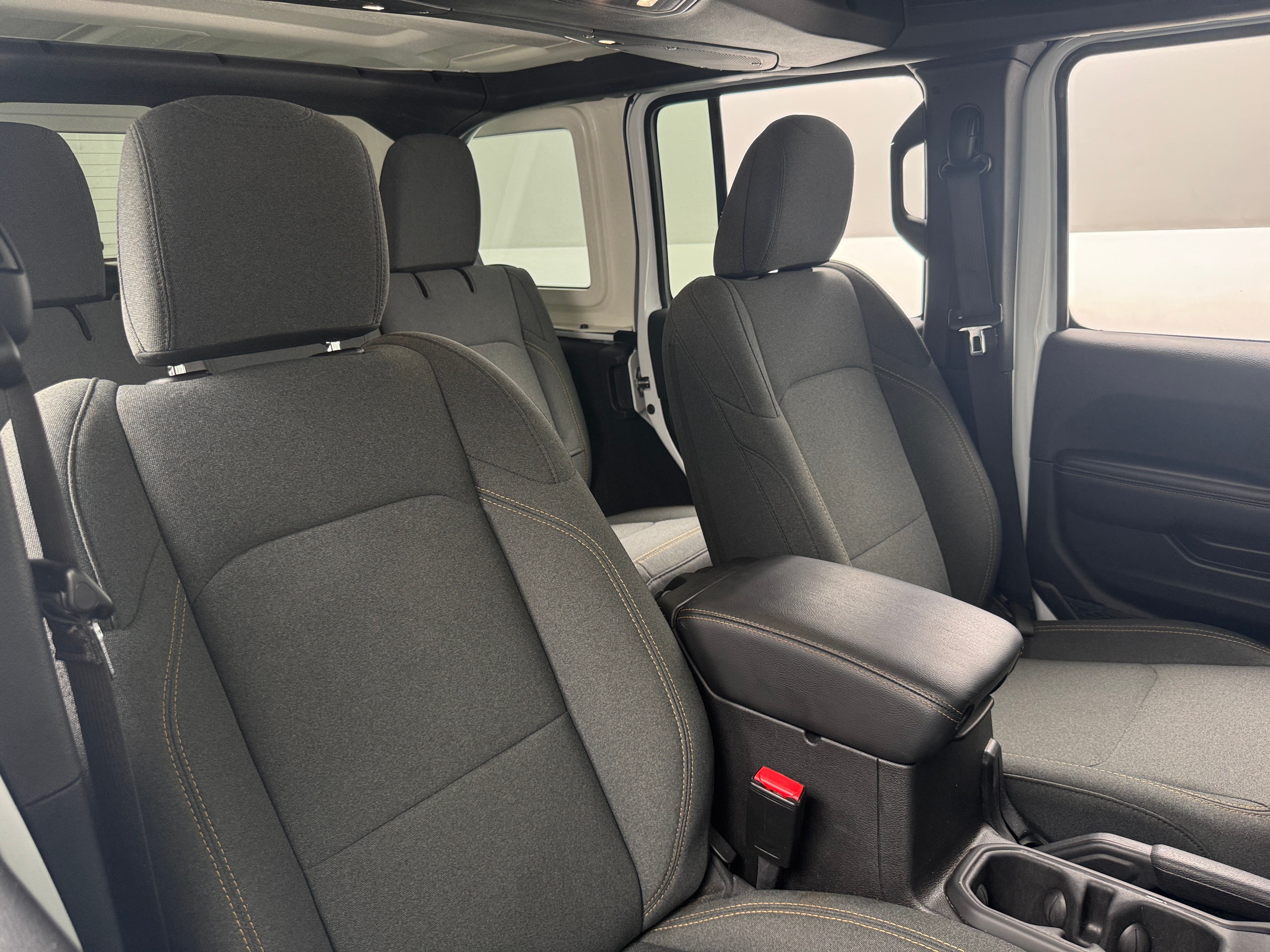 2025 Jeep Wrangler 4-Door Sahara - Photo 3