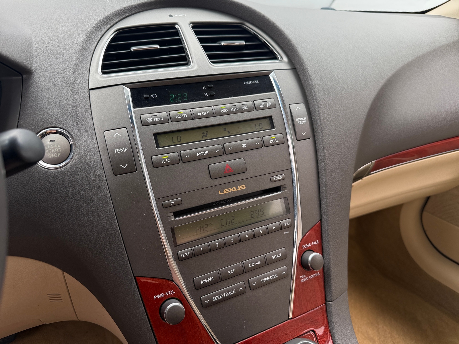 Thumbnail: 2011 Lexus ES - 3