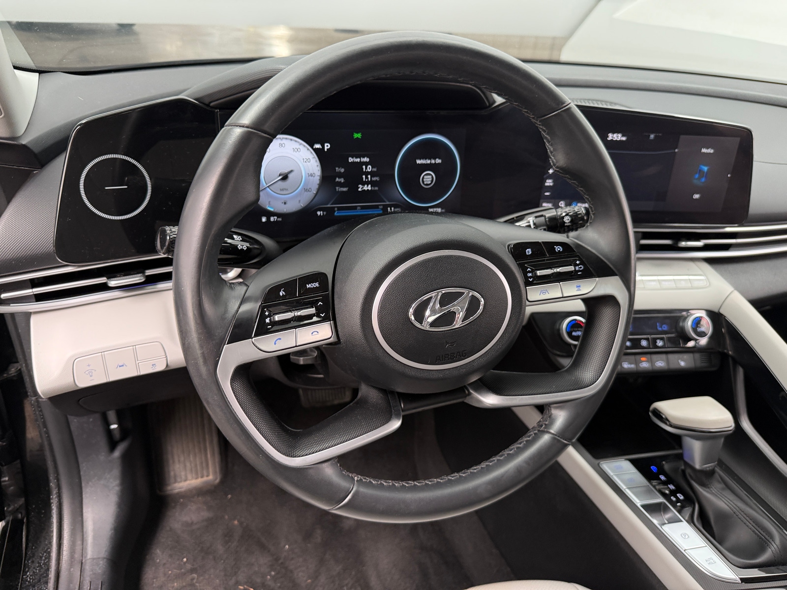 Thumbnail: 2023 Hyundai Elantra - 4