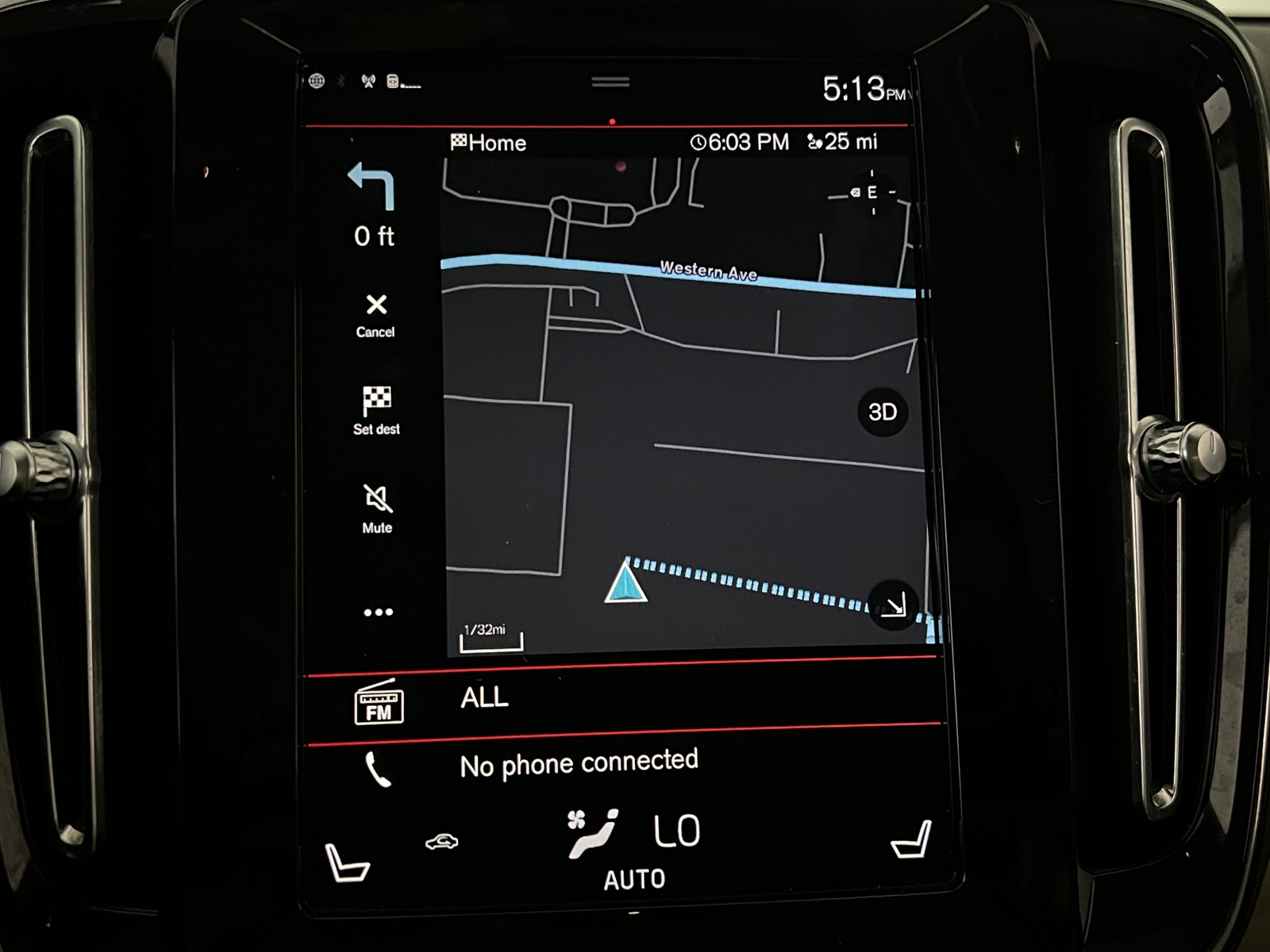 Thumbnail: 2022 Volvo XC40 - 4