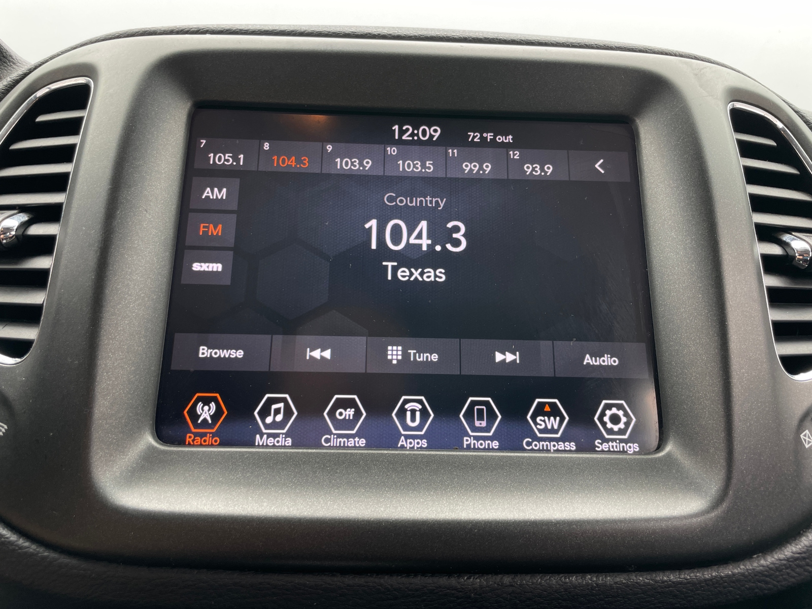 Thumbnail: 2020 Jeep Compass - 3