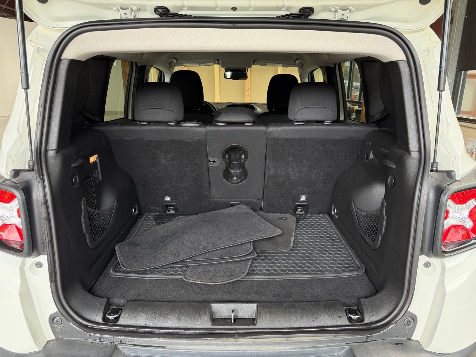Thumbnail: 2019 Jeep Renegade - 7