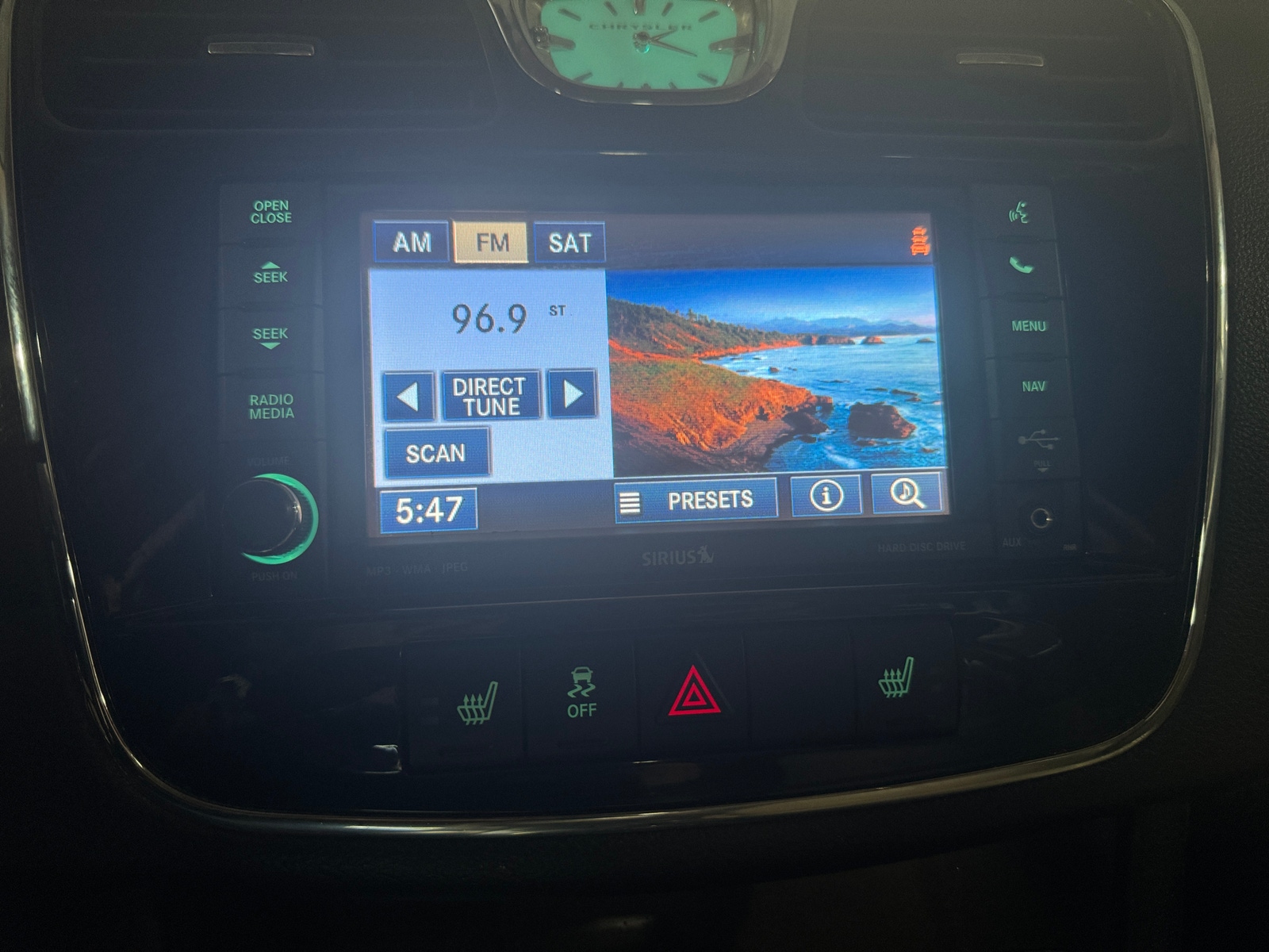 Thumbnail: 2013 Chrysler 200 - 3