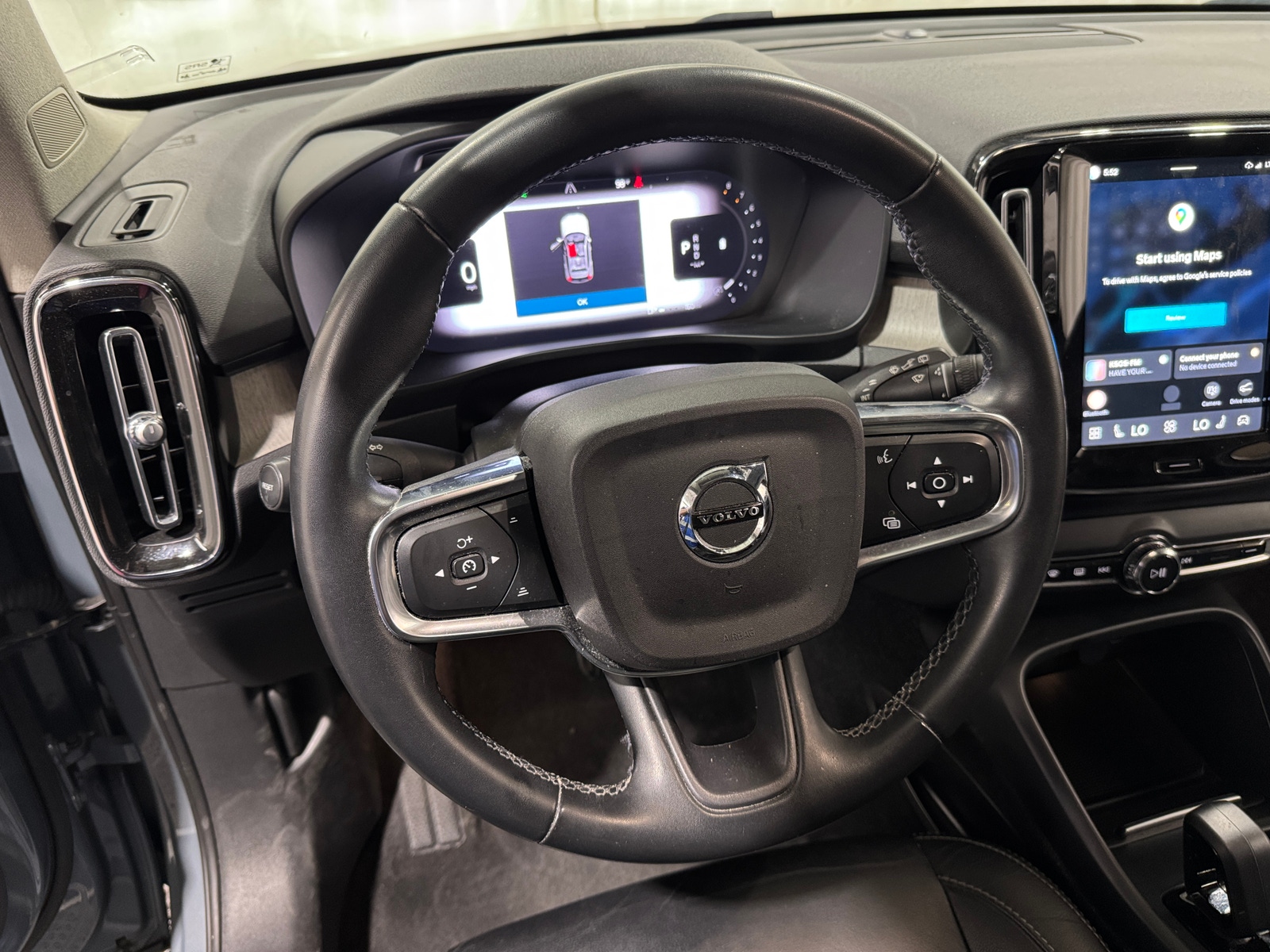 Thumbnail: 2023 Volvo XC40 - 4