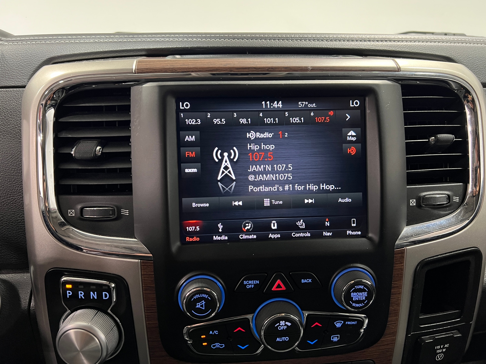 Thumbnail: 2019 RAM 1500 Classic - 3