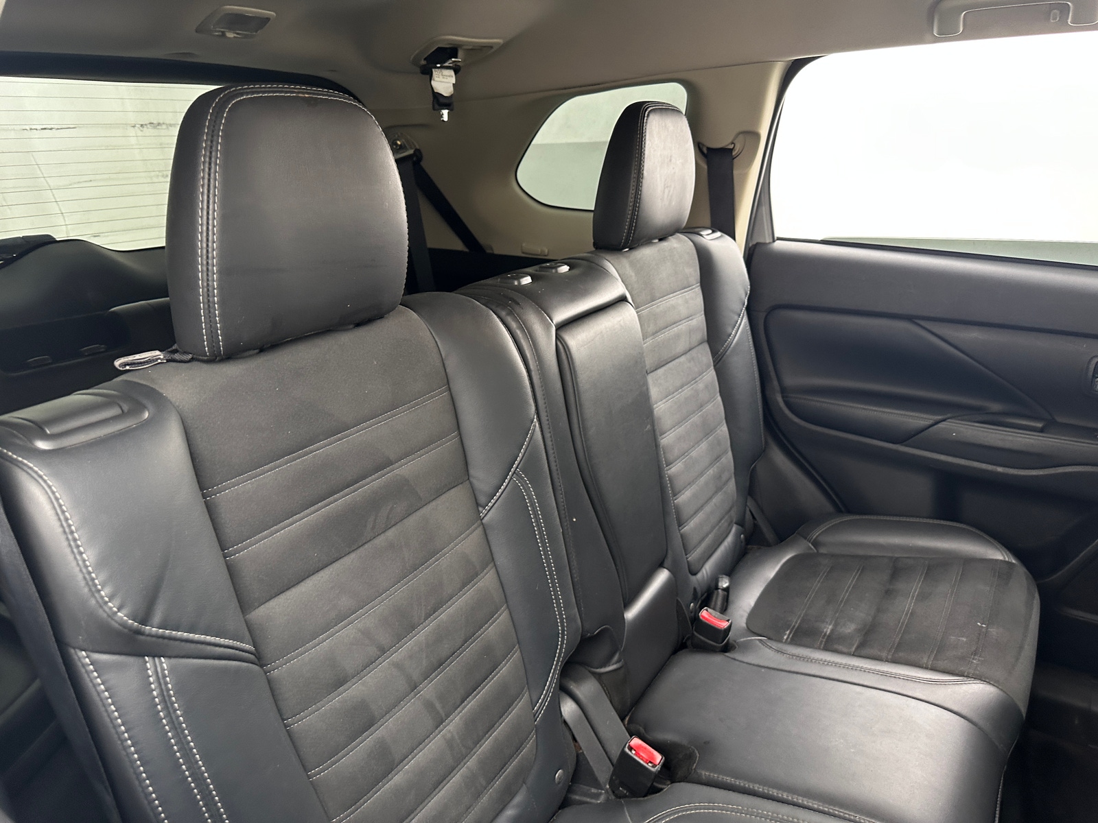 Thumbnail: 2020 Mitsubishi Outlander - 6