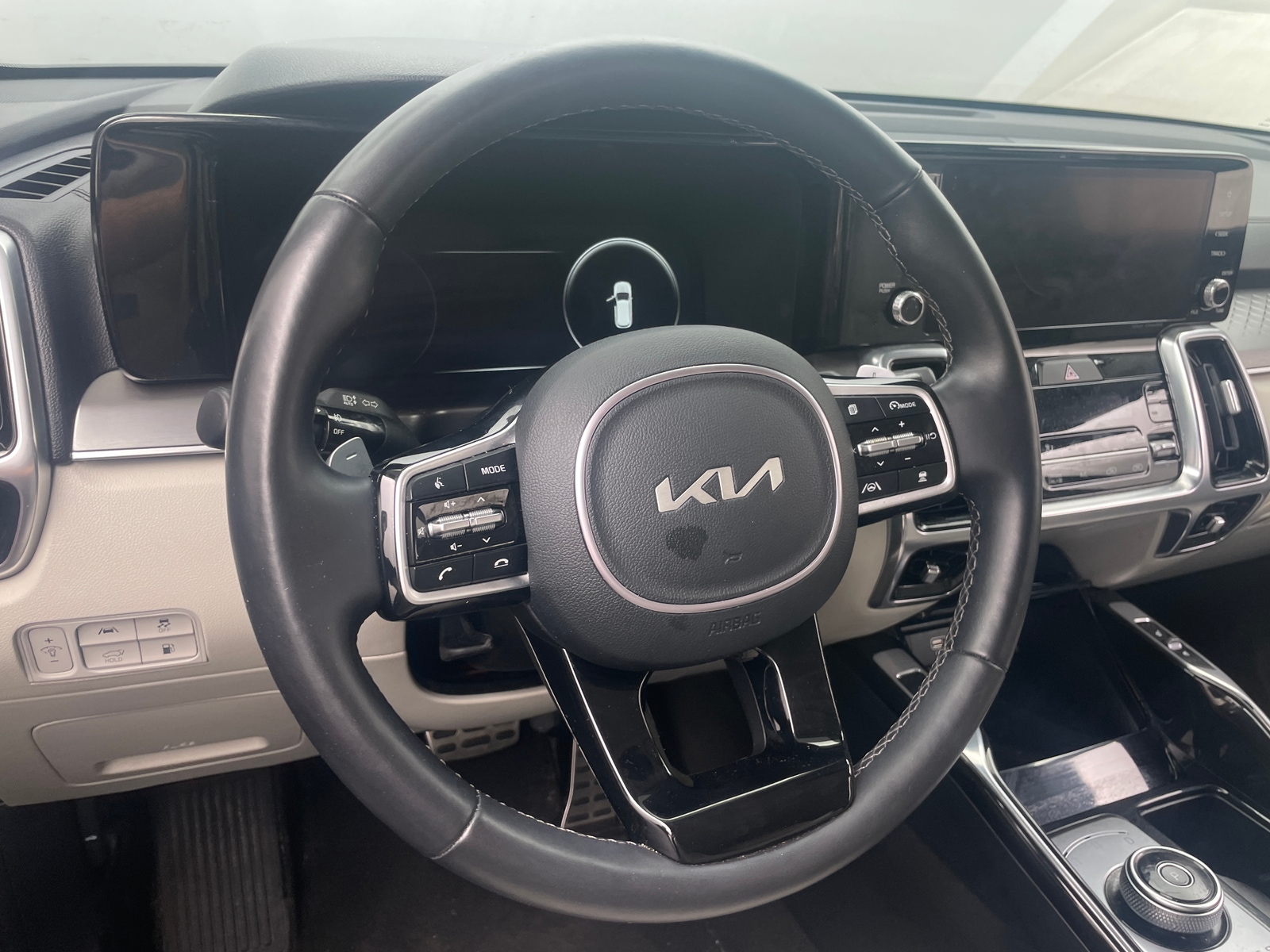 Thumbnail: 2023 Kia Sorento - 4