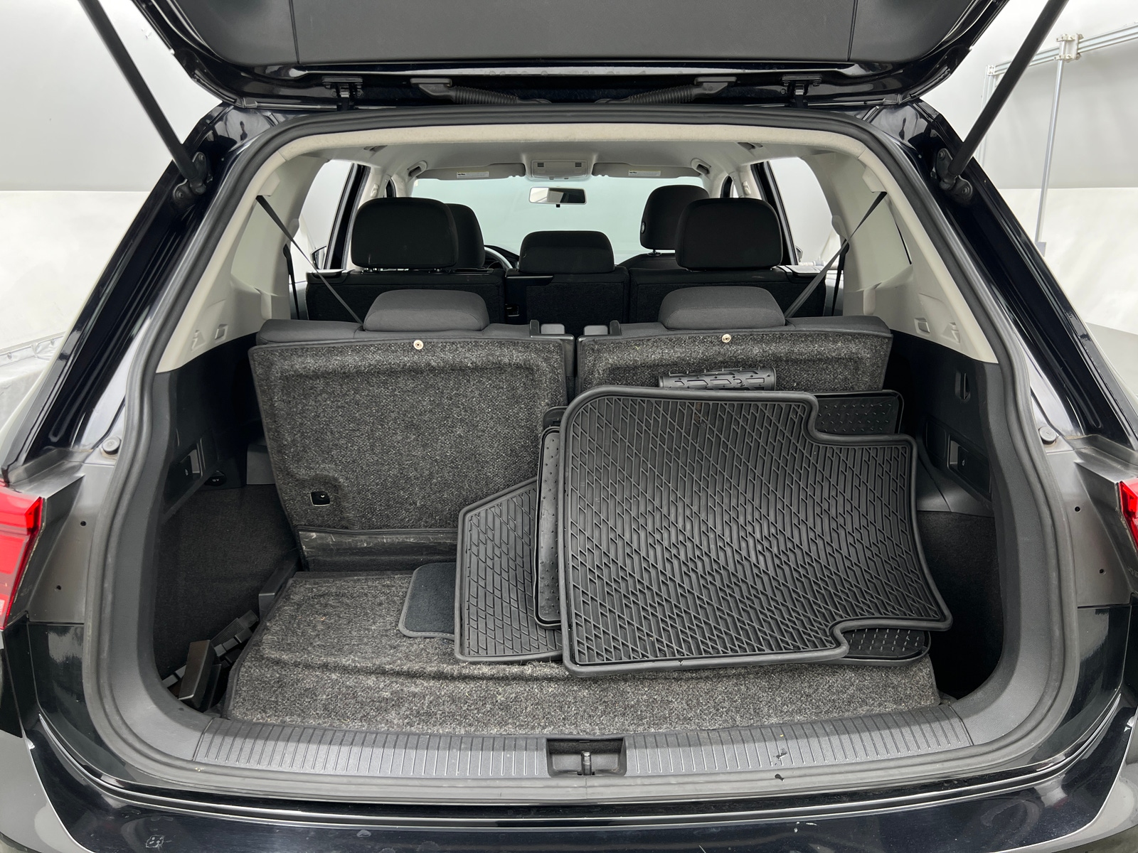 Thumbnail: 2018 Volkswagen Tiguan - 7