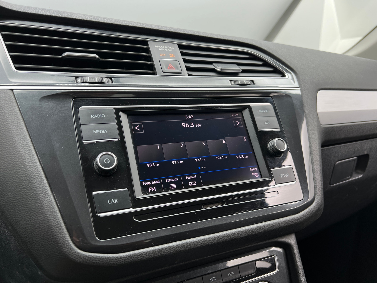 Thumbnail: 2018 Volkswagen Tiguan - 4