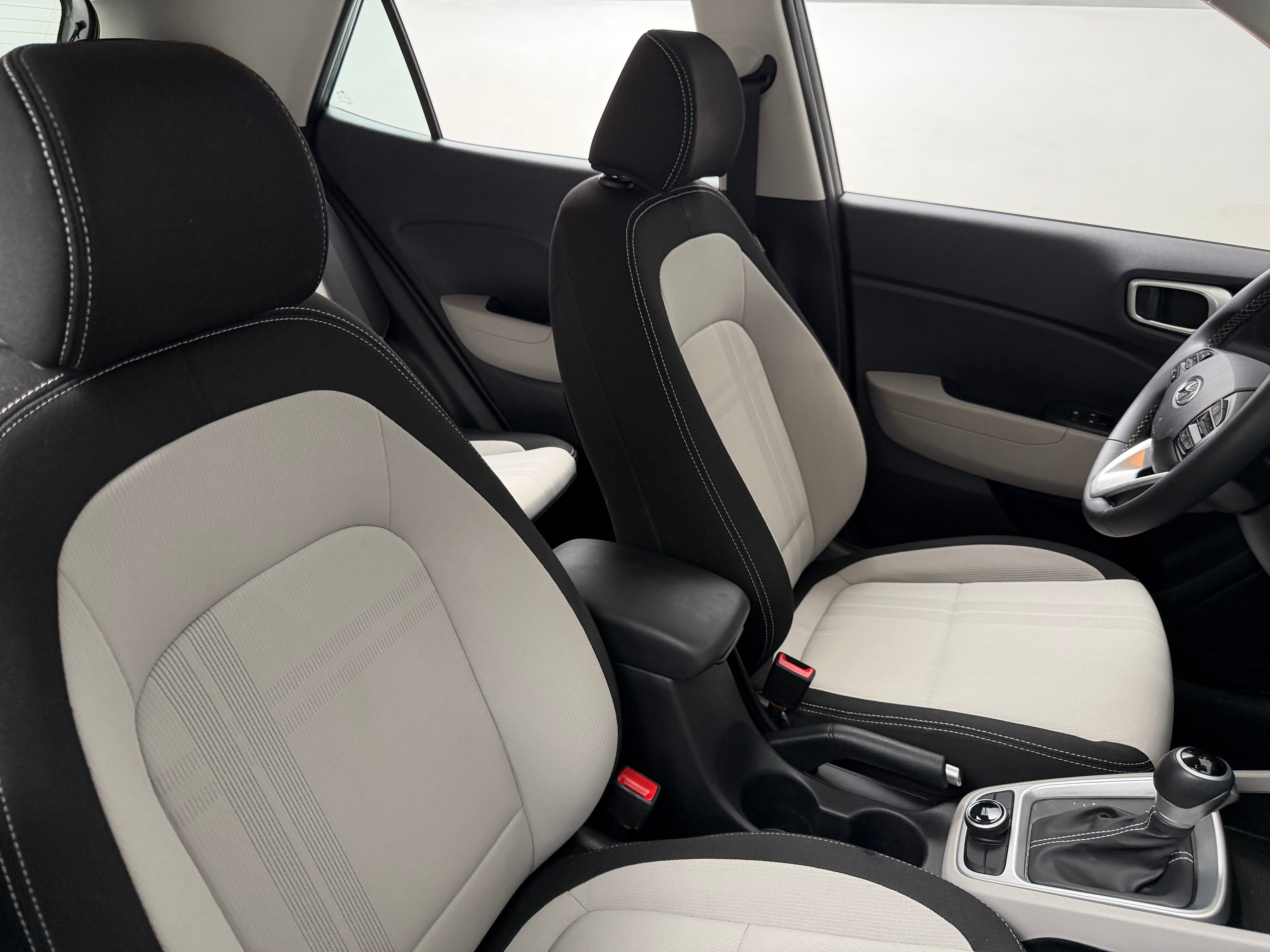 2024 Hyundai Venue SEL - Photo 3