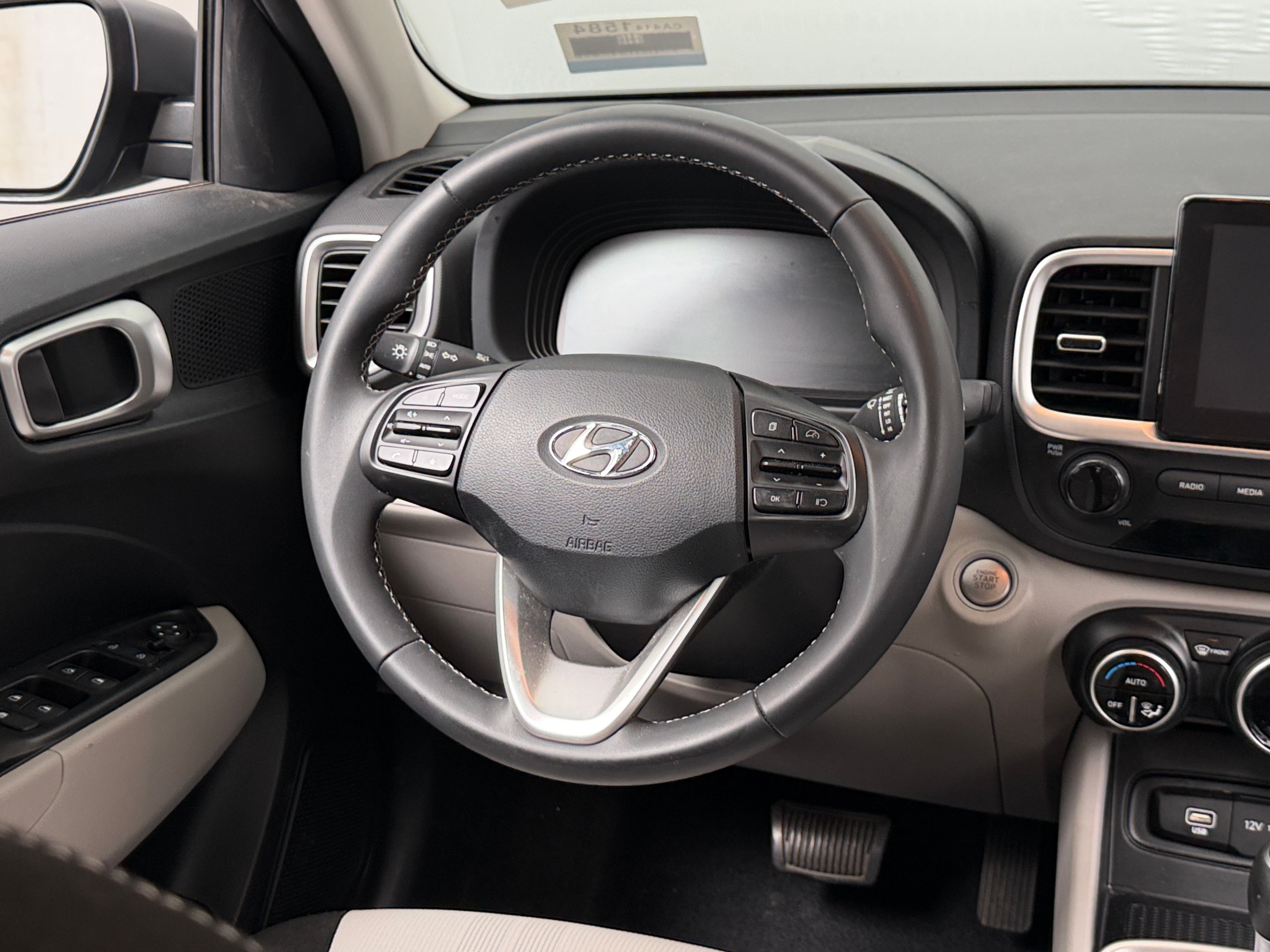 2024 Hyundai Venue SEL - Photo 7