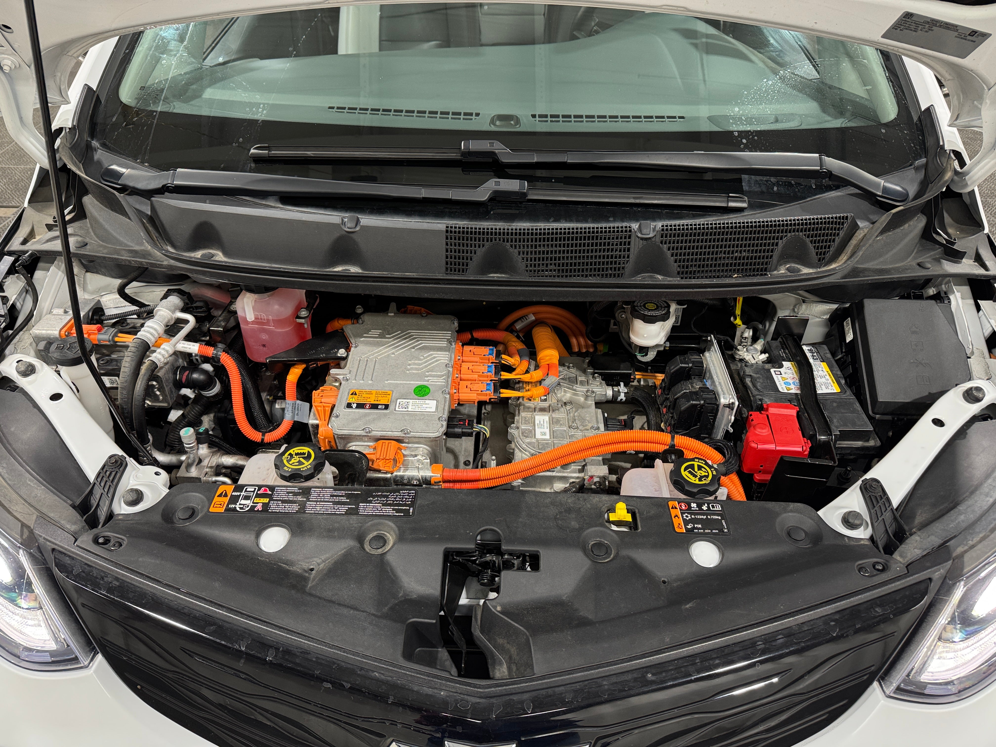 Used 2020 Chevrolet Bolt EV Premier with VIN 1G1FZ6S05L4119040 for sale in Pewaukee, WI