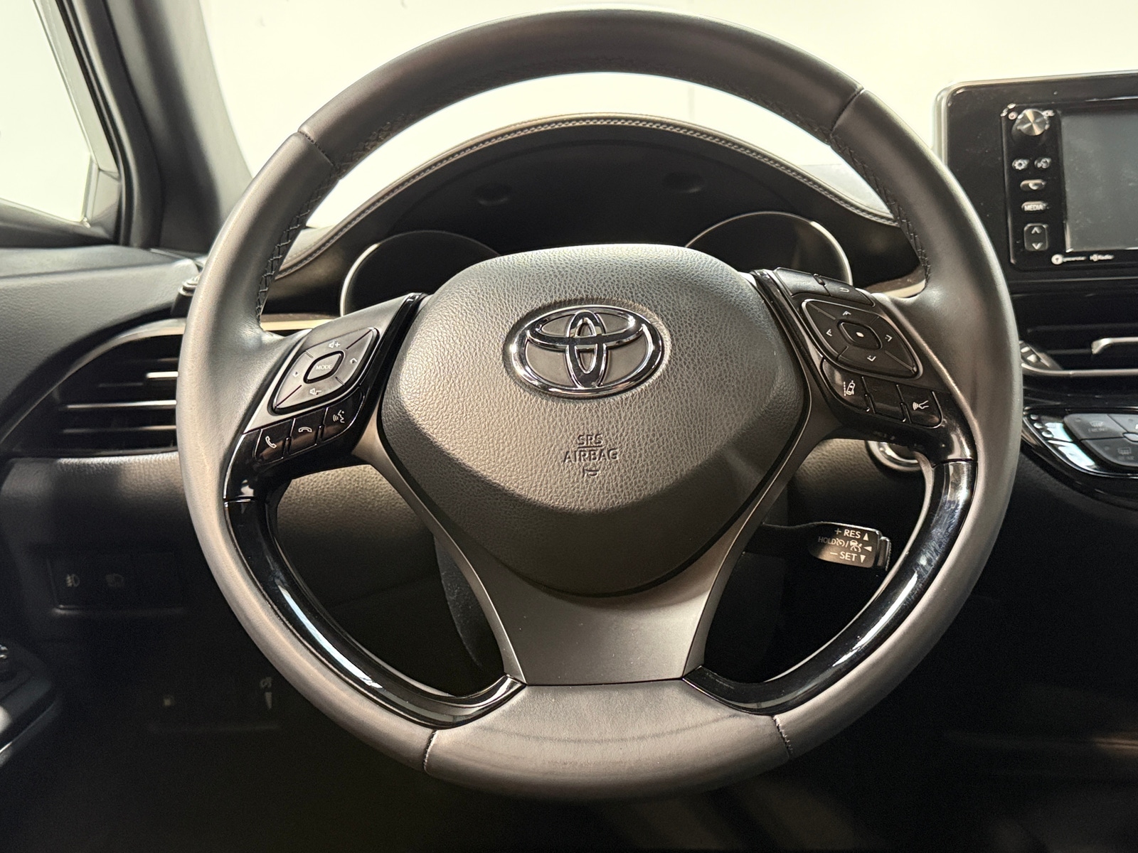 Thumbnail: 2018 Toyota C-HR - 5