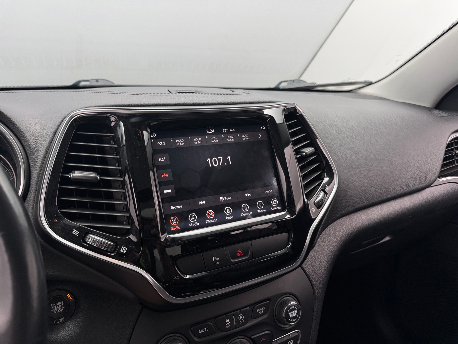 Thumbnail: 2019 Jeep Cherokee - 3