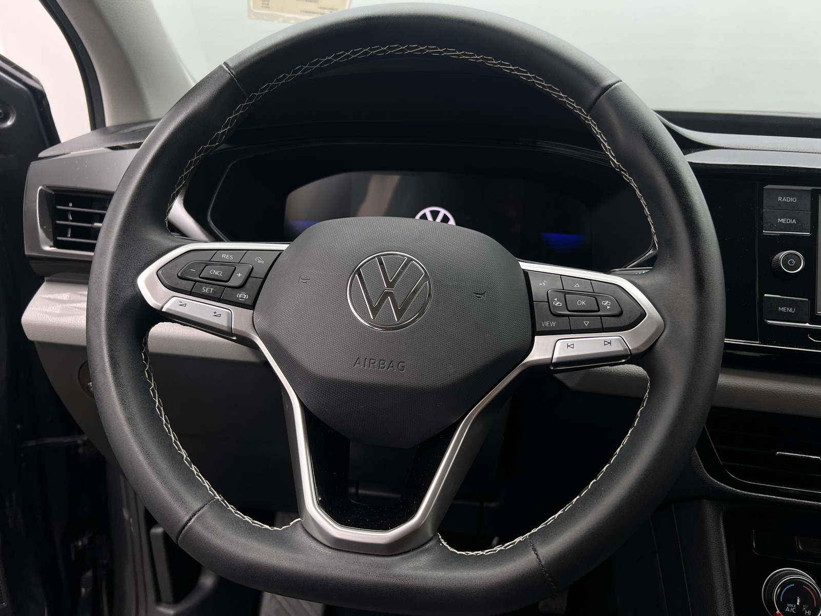 Thumbnail: 2023 Volkswagen Taos - 5