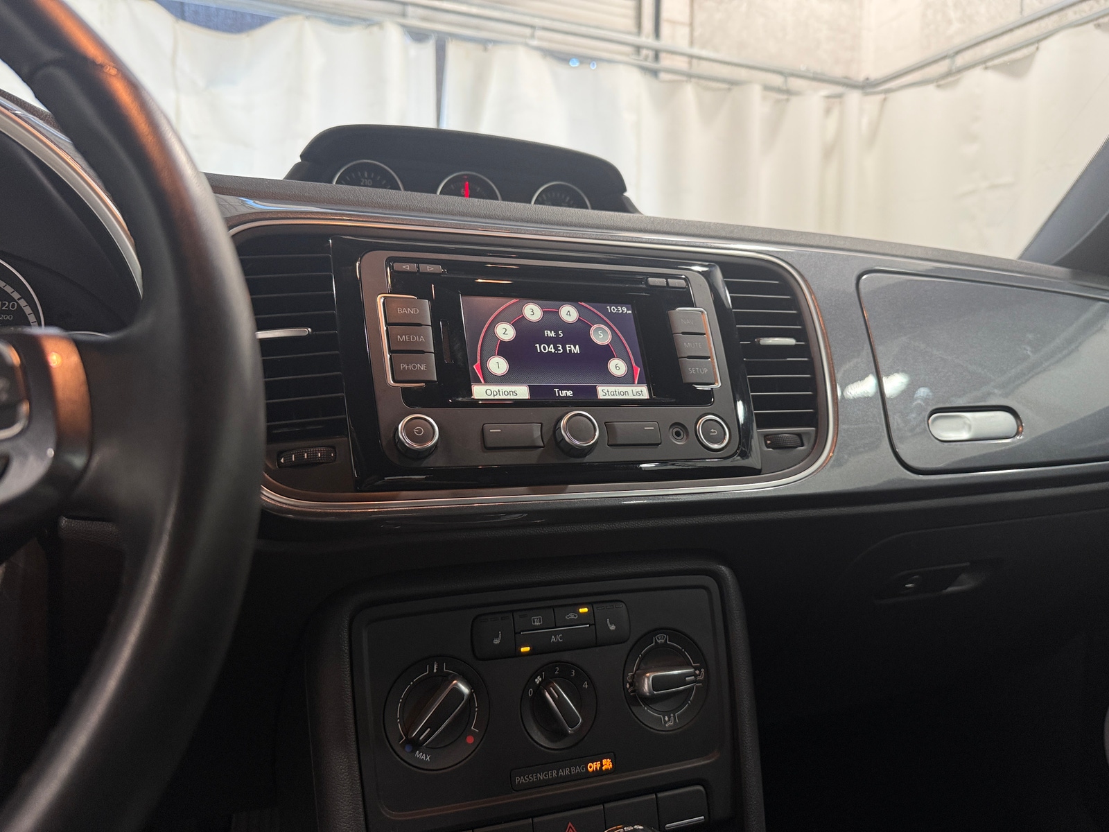 Thumbnail: 2014 Volkswagen Beetle - 3