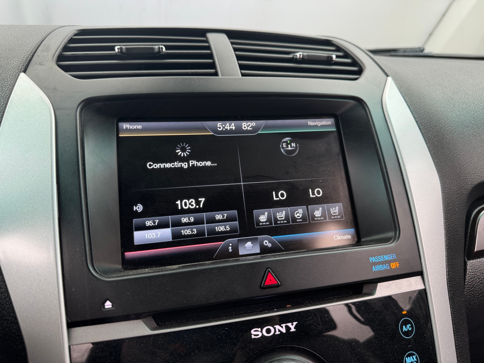 Thumbnail: 2015 Ford Explorer - 3
