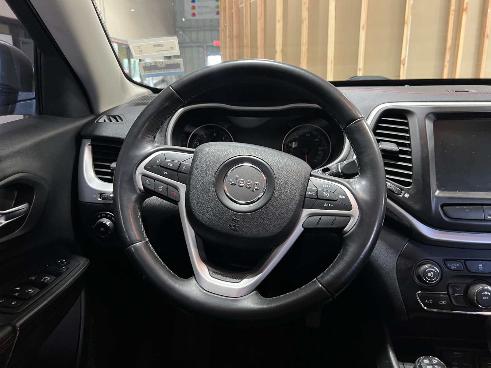 Thumbnail: 2016 Jeep Cherokee - 5