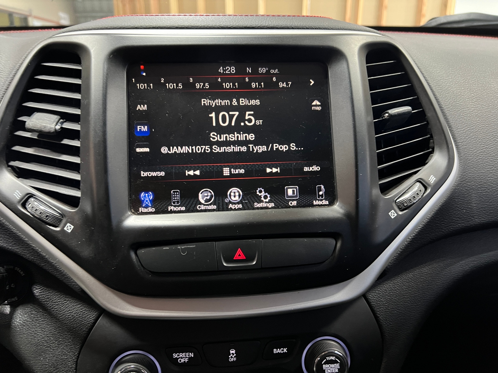 Thumbnail: 2016 Jeep Cherokee - 4