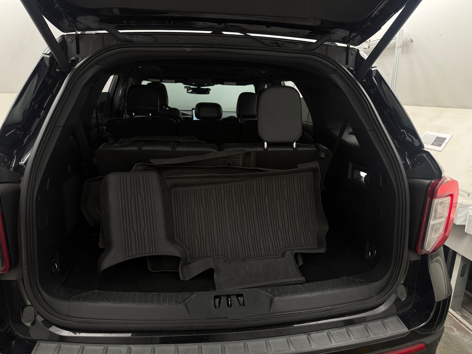 Thumbnail: 2020 Ford Explorer - 6