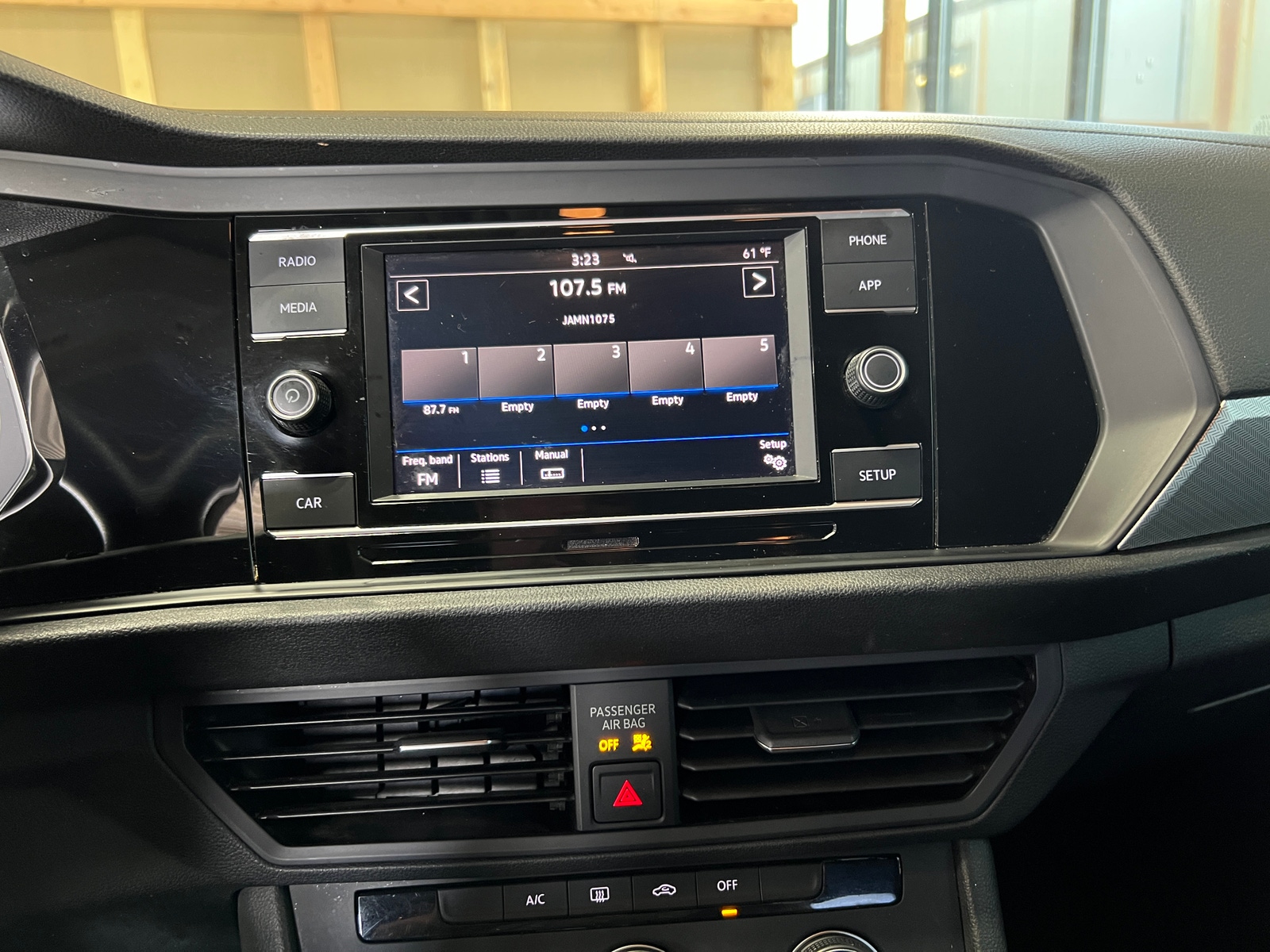 Thumbnail: 2019 Volkswagen Jetta - 4