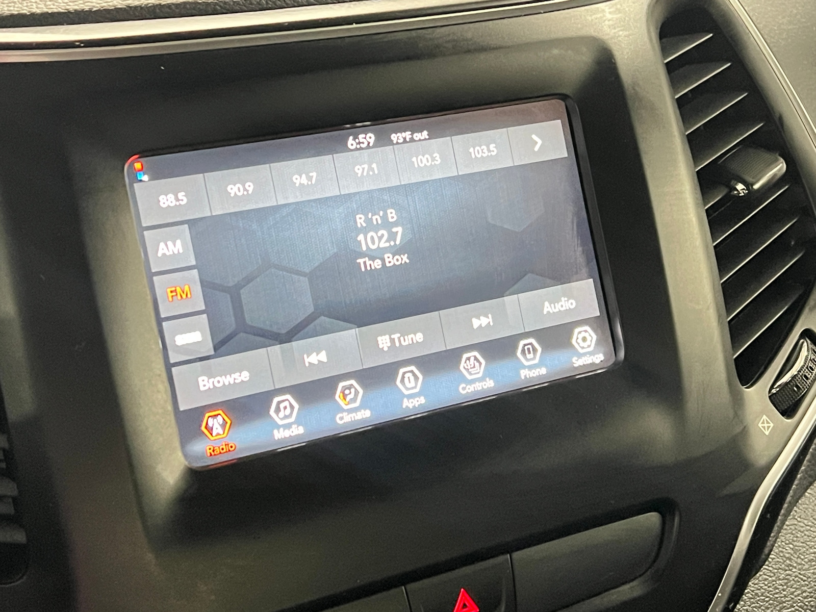 Thumbnail: 2020 Jeep Cherokee - 4