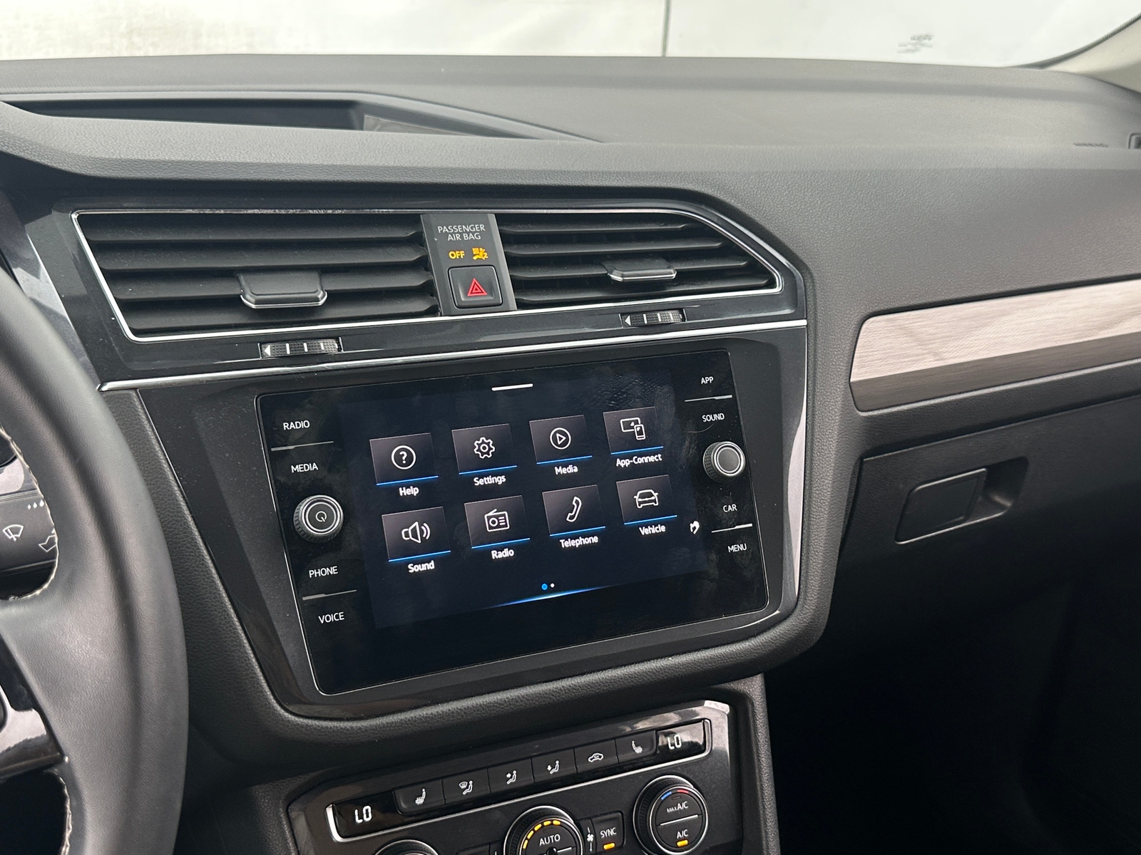 Thumbnail: 2021 Volkswagen Tiguan - 3
