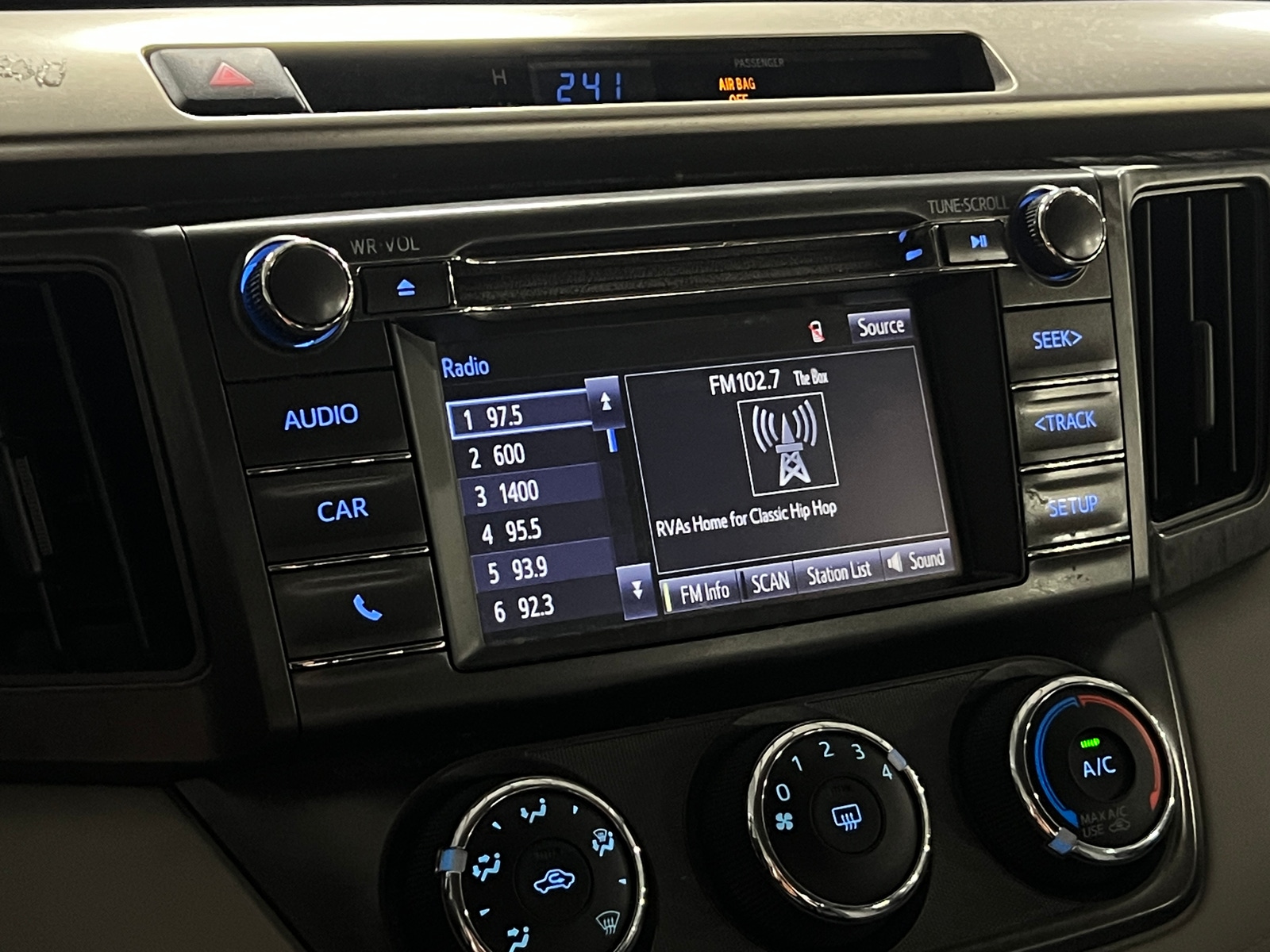 Thumbnail: 2014 Toyota RAV4 - 4
