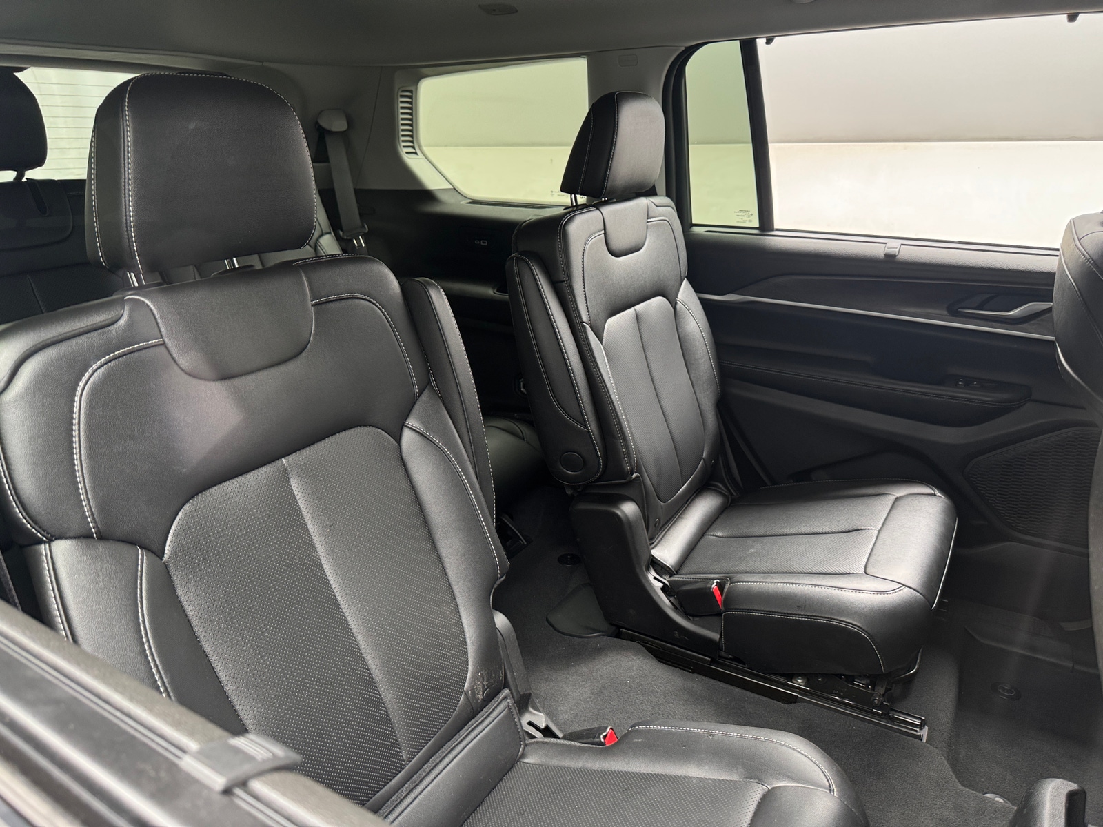 Thumbnail: 2023 Jeep Grand Cherokee L - 5