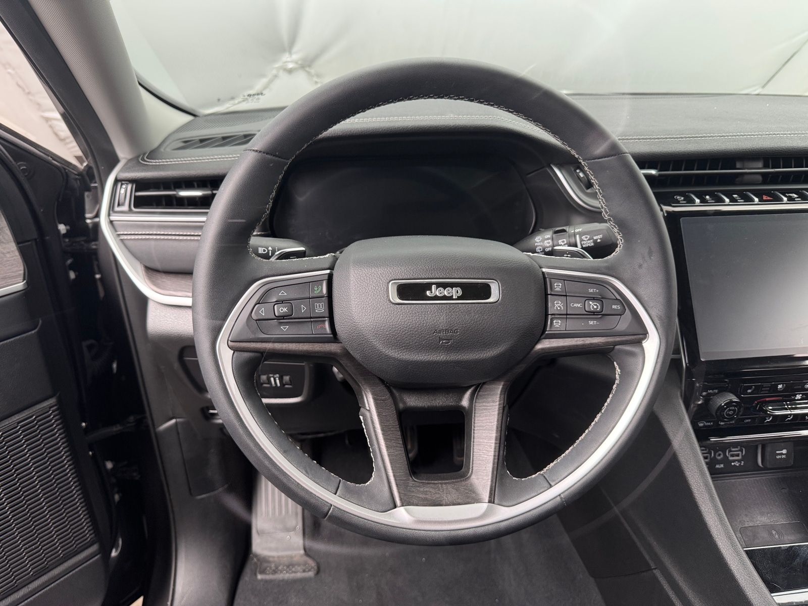 Thumbnail: 2023 Jeep Grand Cherokee L - 4
