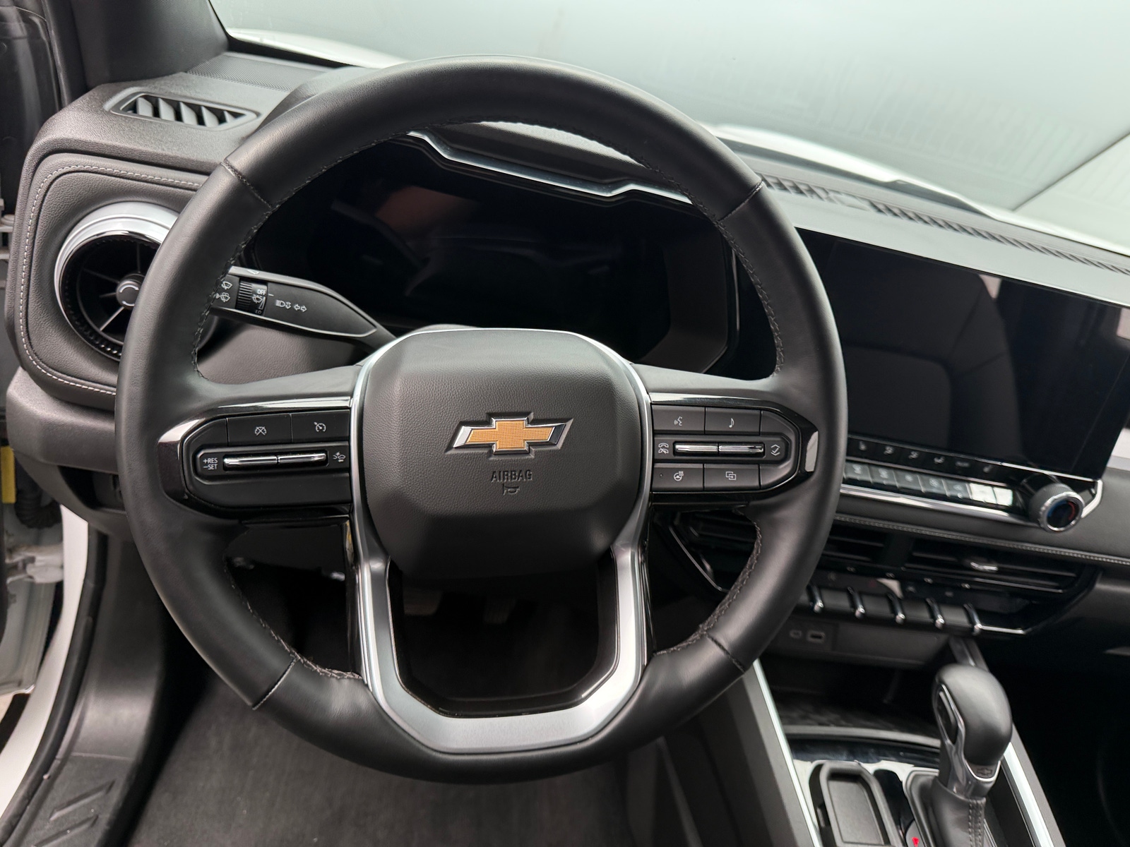 Thumbnail: 2024 Chevrolet Colorado - 5