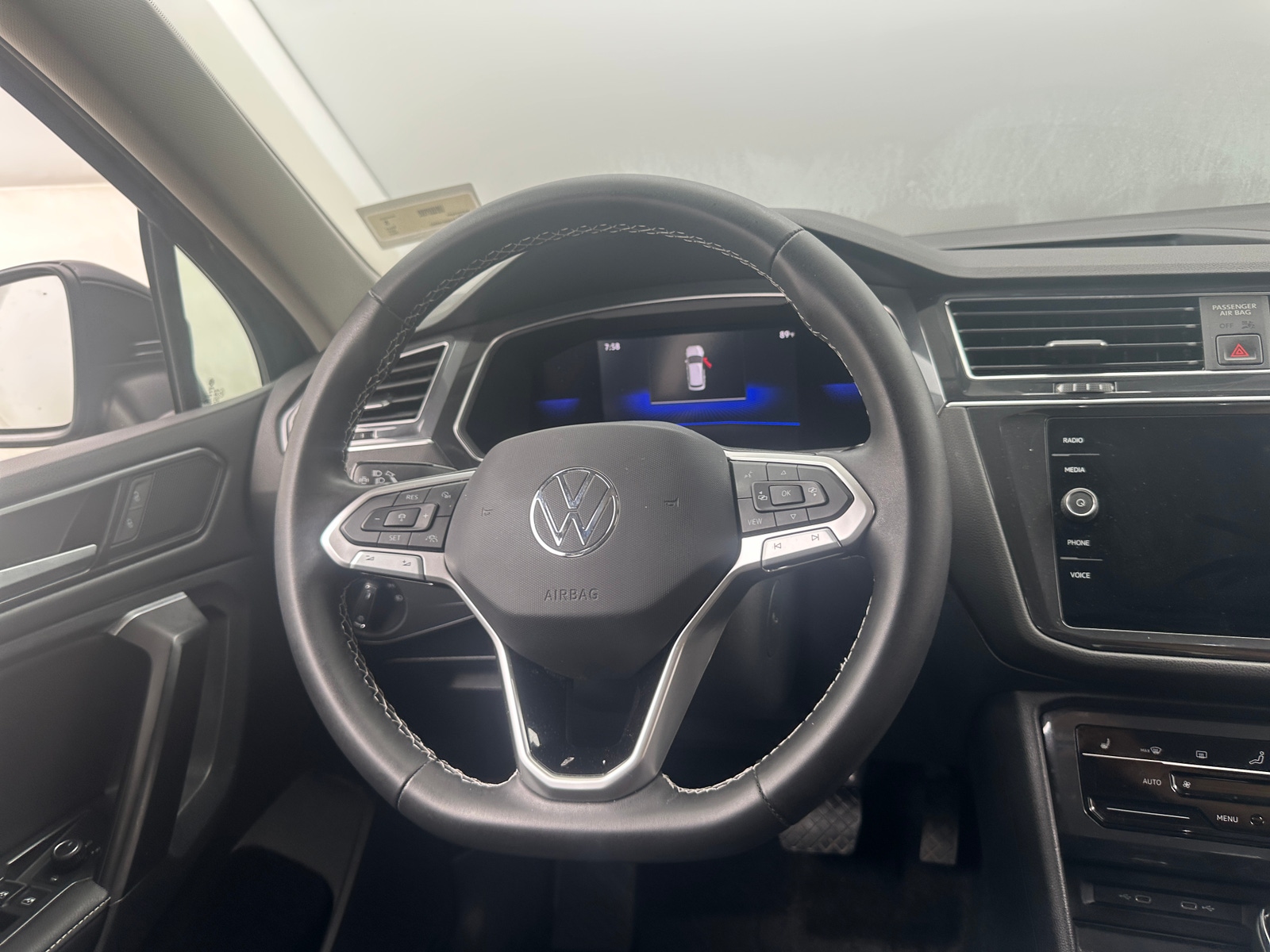 Thumbnail: 2022 Volkswagen Tiguan - 4