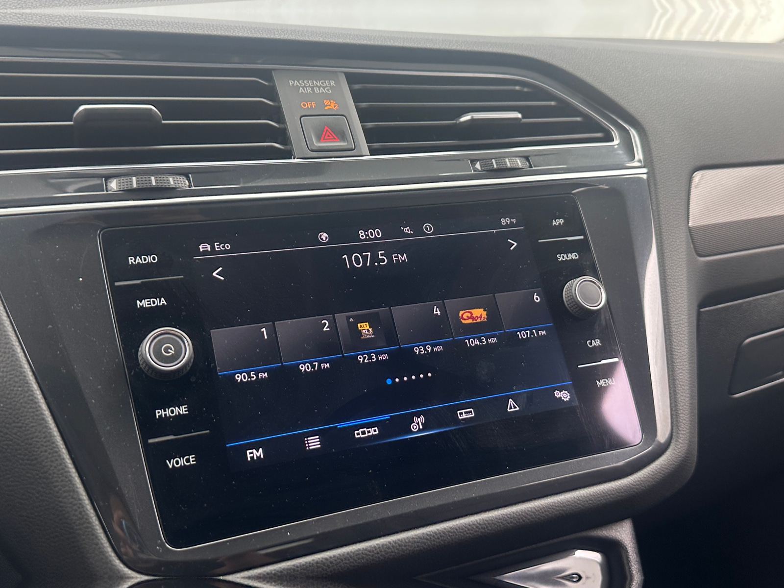 Thumbnail: 2022 Volkswagen Tiguan - 3