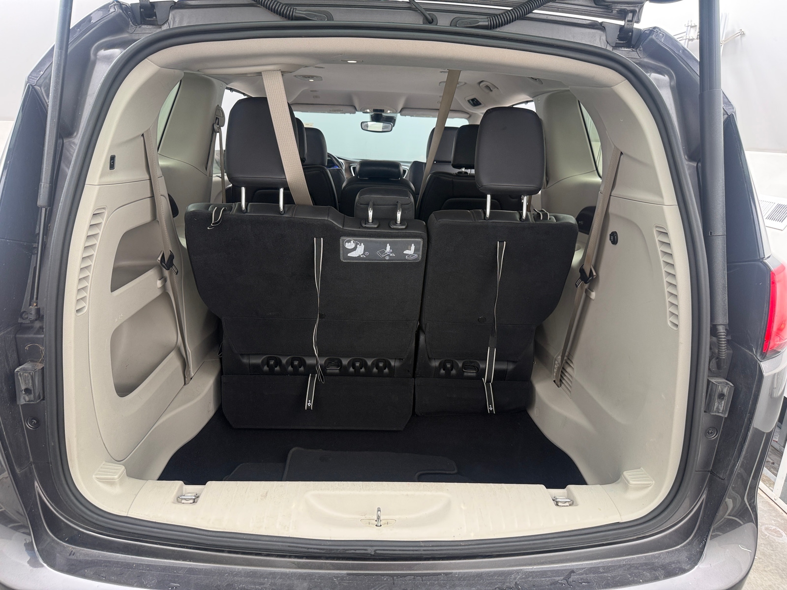 Thumbnail: 2018 Chrysler Pacifica - 6