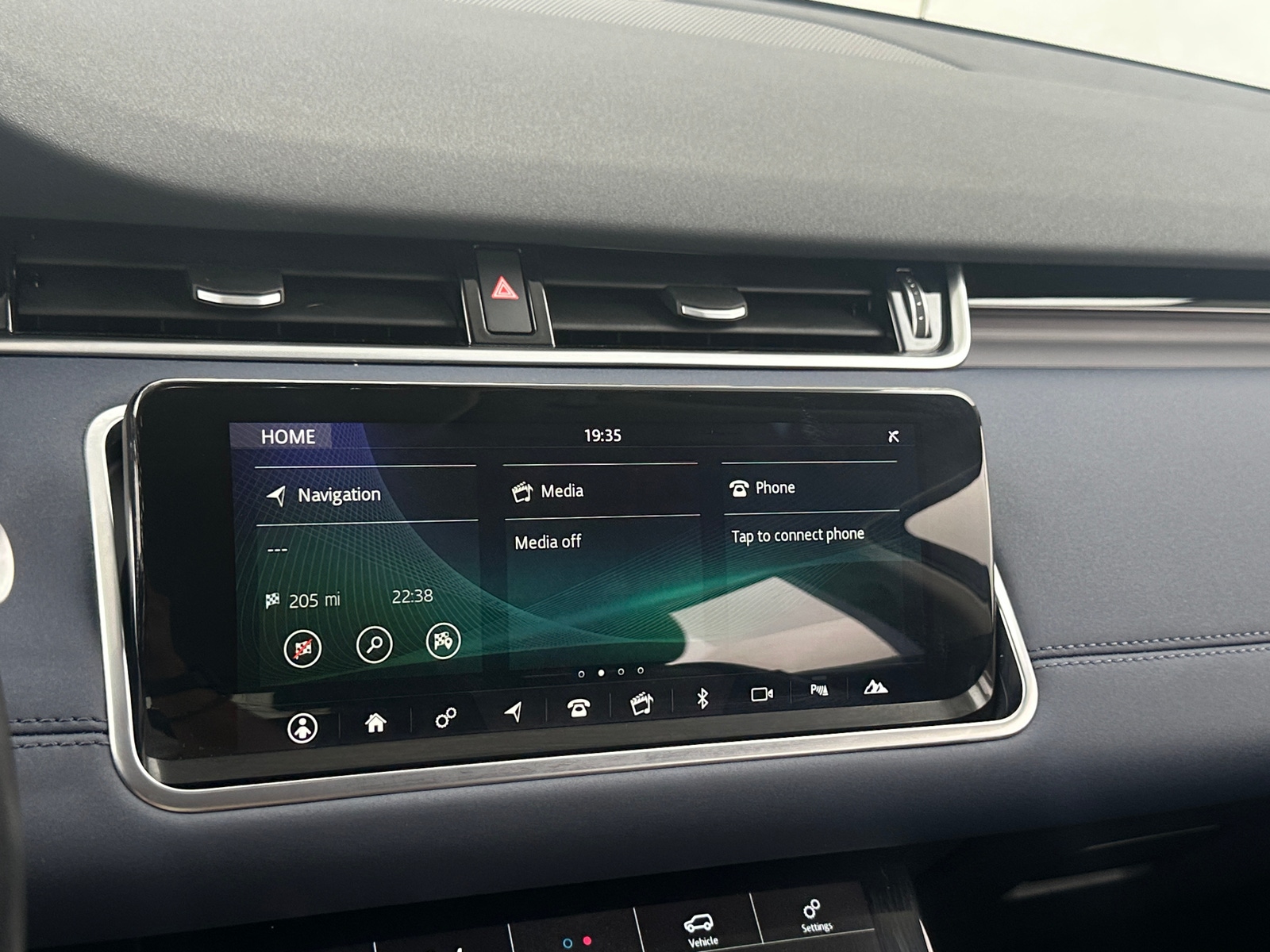 Thumbnail: 2020 Land Rover Range Rover Evoque - 3
