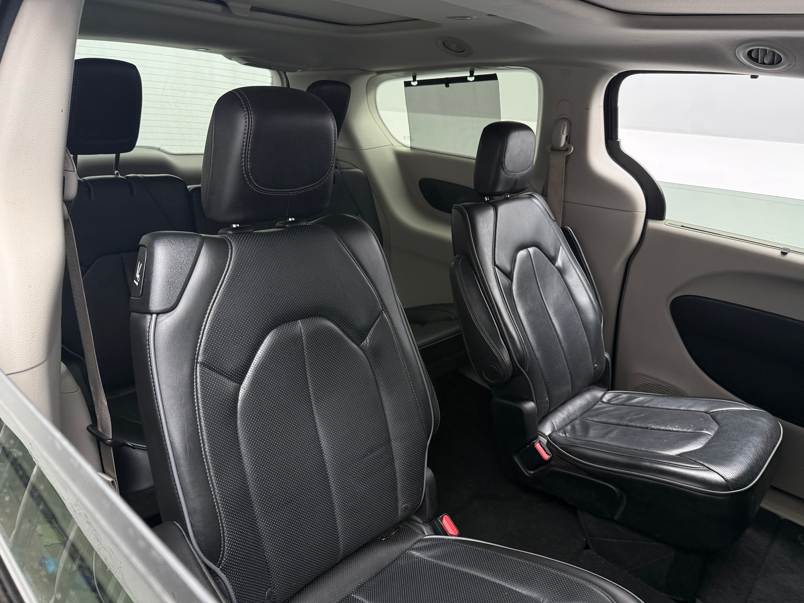 Thumbnail: 2018 Chrysler Pacifica - 5