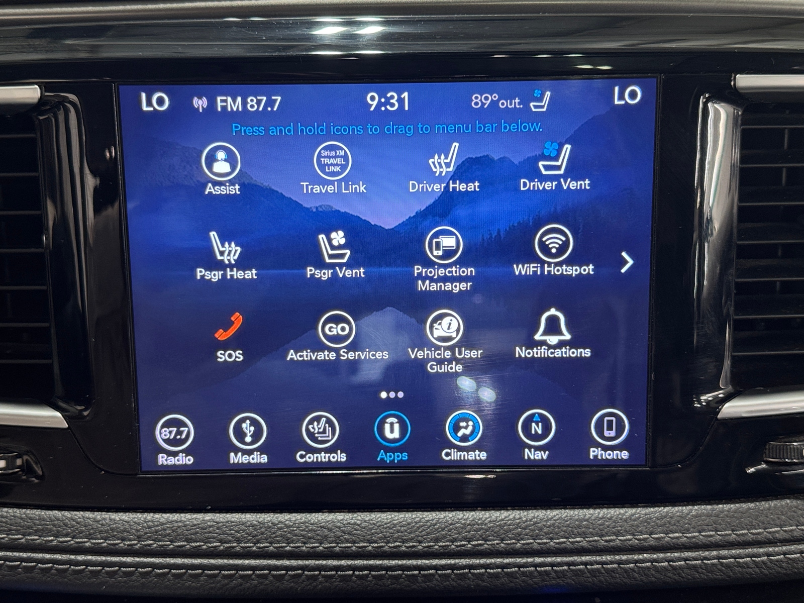 Thumbnail: 2018 Chrysler Pacifica - 3