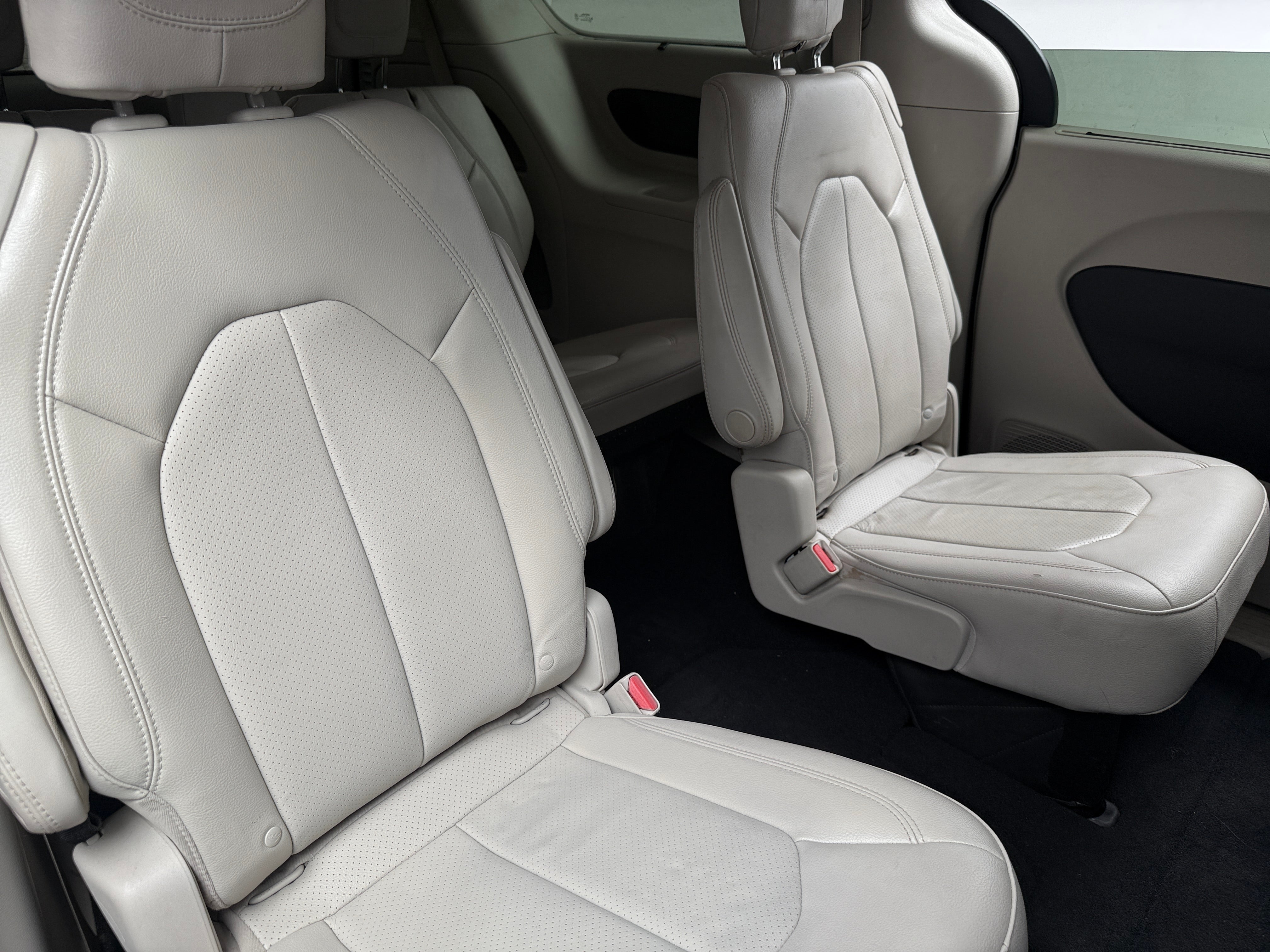 2021 Chrysler Pacifica Touring L - Photo 5