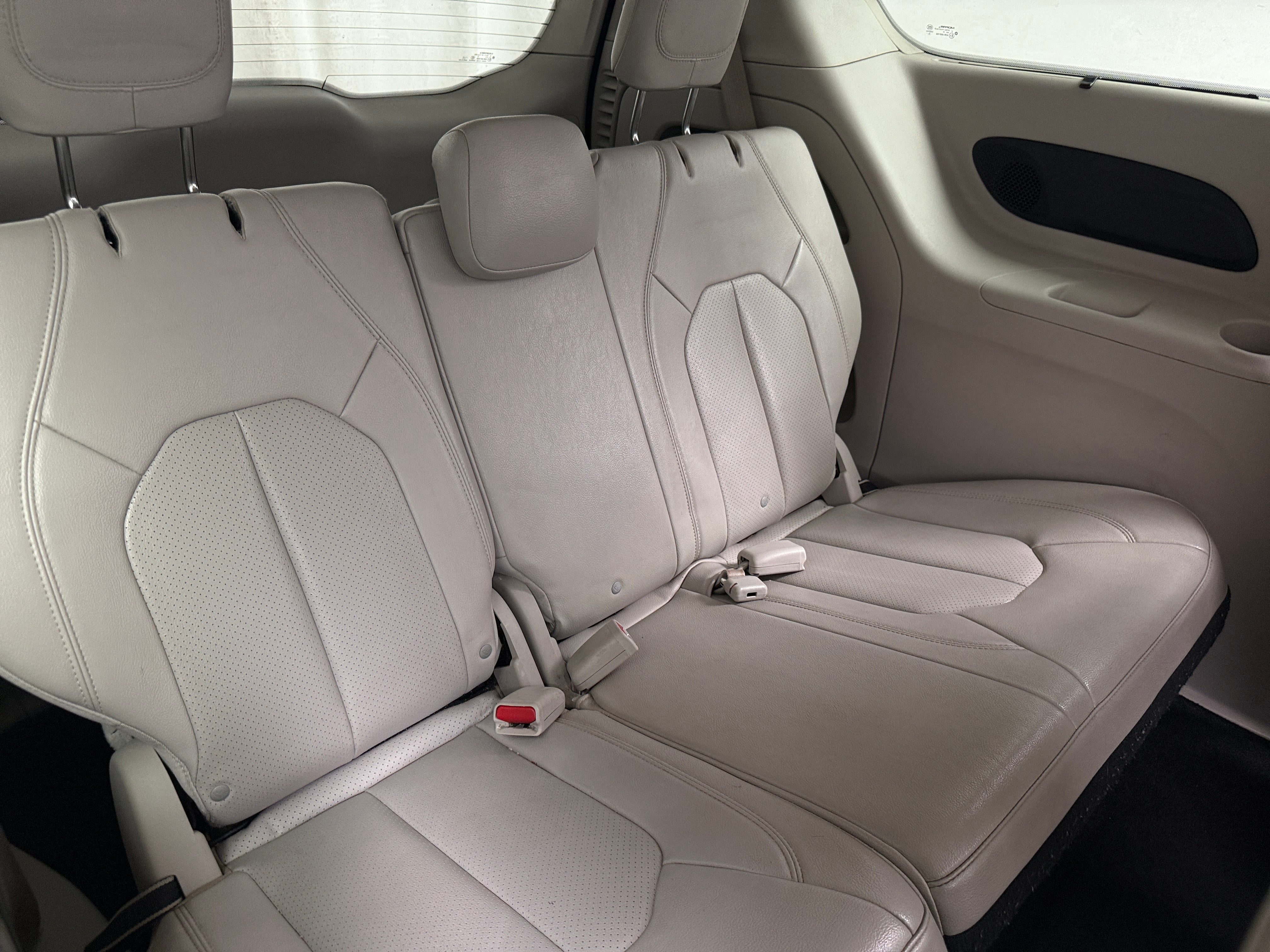 2021 Chrysler Pacifica Touring L - Photo 6