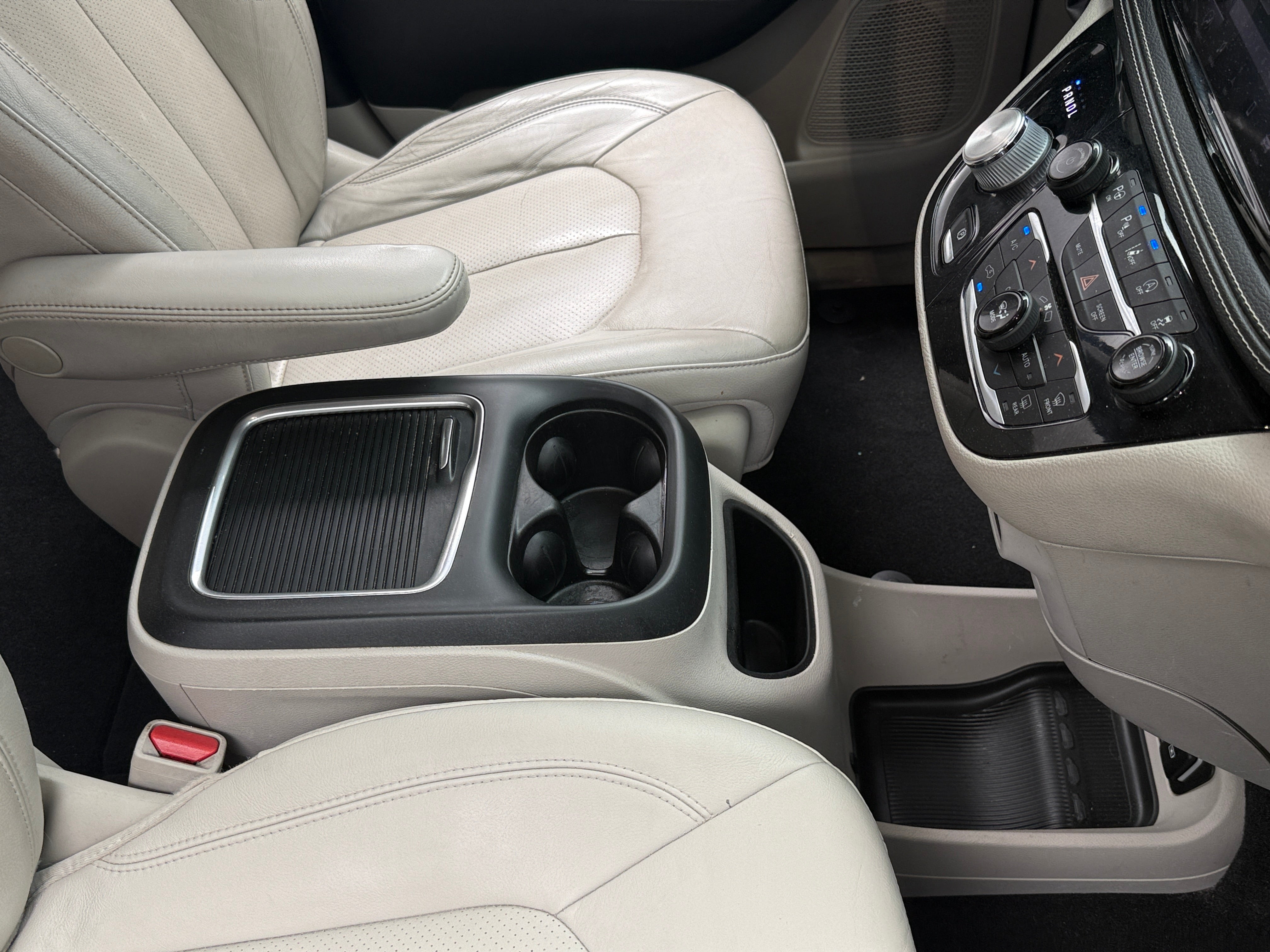2021 Chrysler Pacifica Touring L - Photo 7