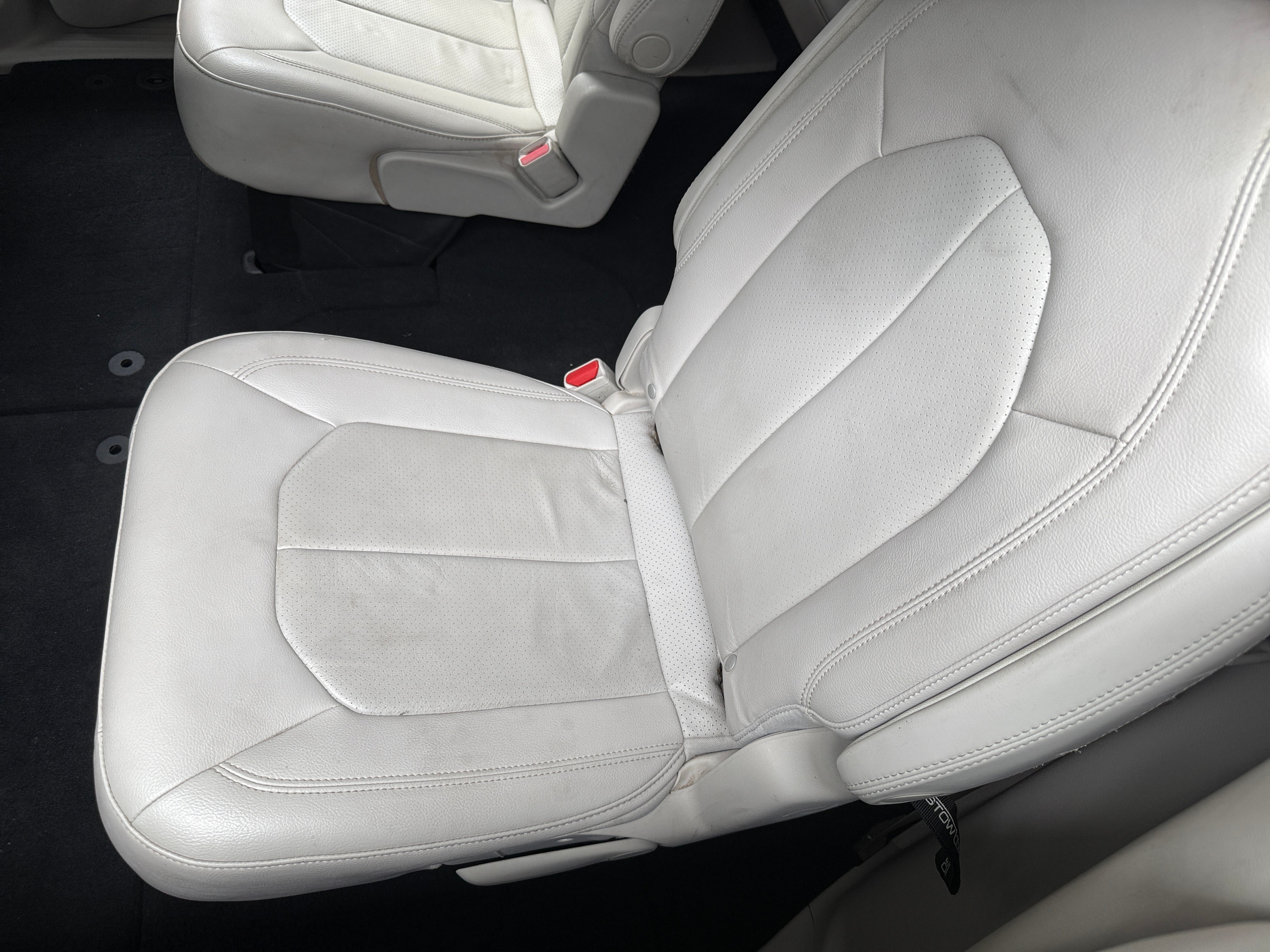 2021 Chrysler Pacifica Touring L - Photo 25